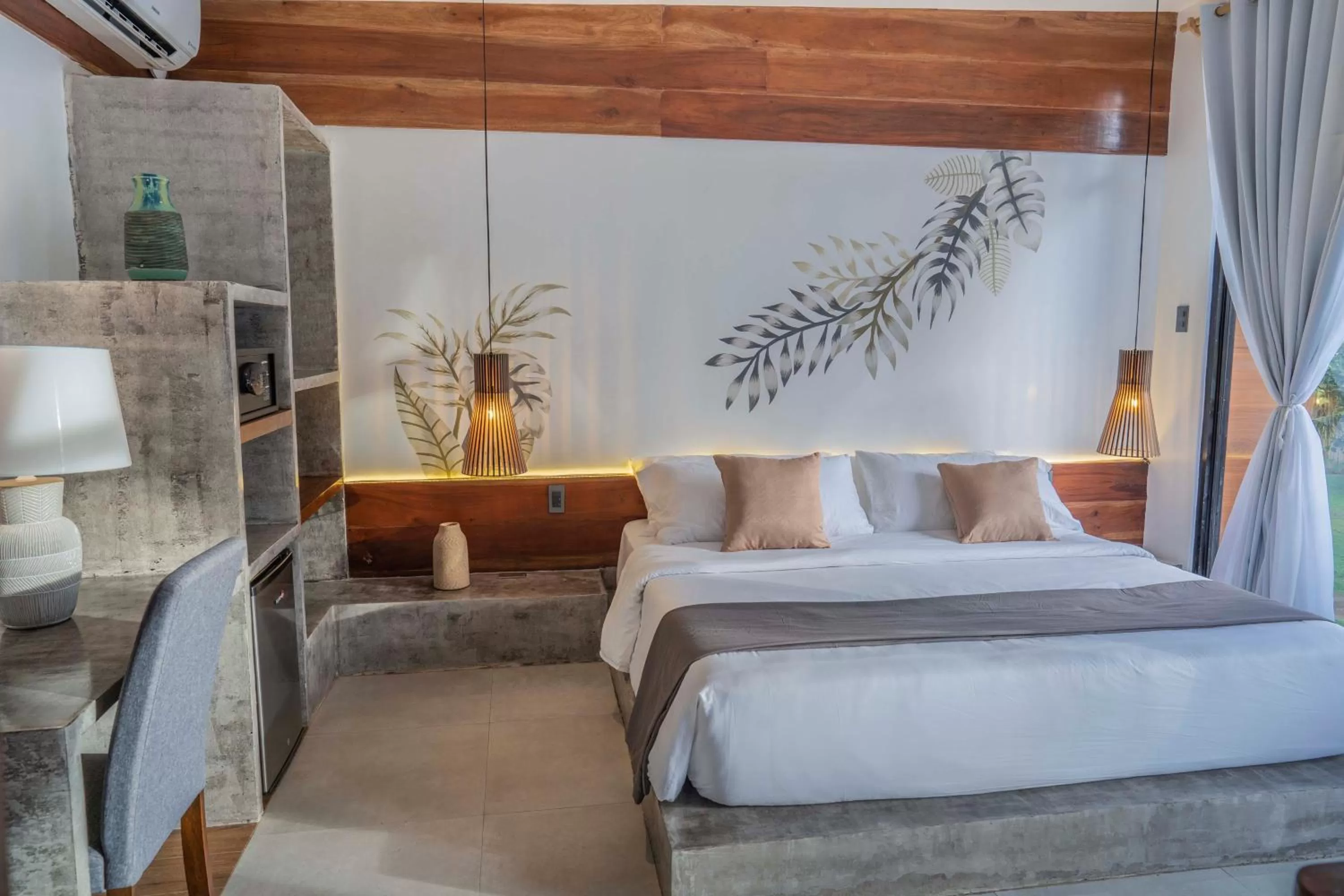 Bed in Bird of Paradise