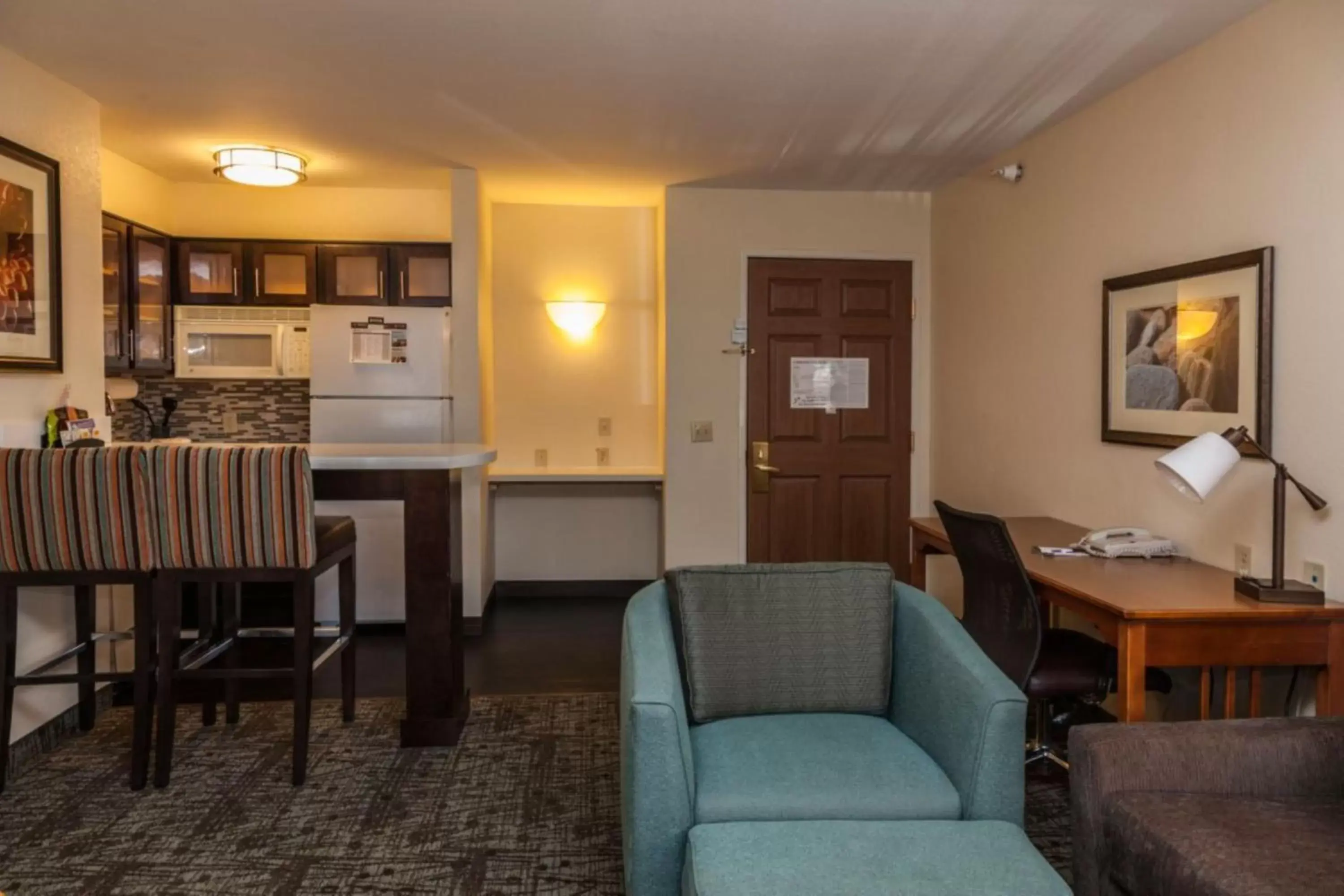 Photo of the whole room, Seating Area in Staybridge Suites Colorado Springs North, an IHG Hotel