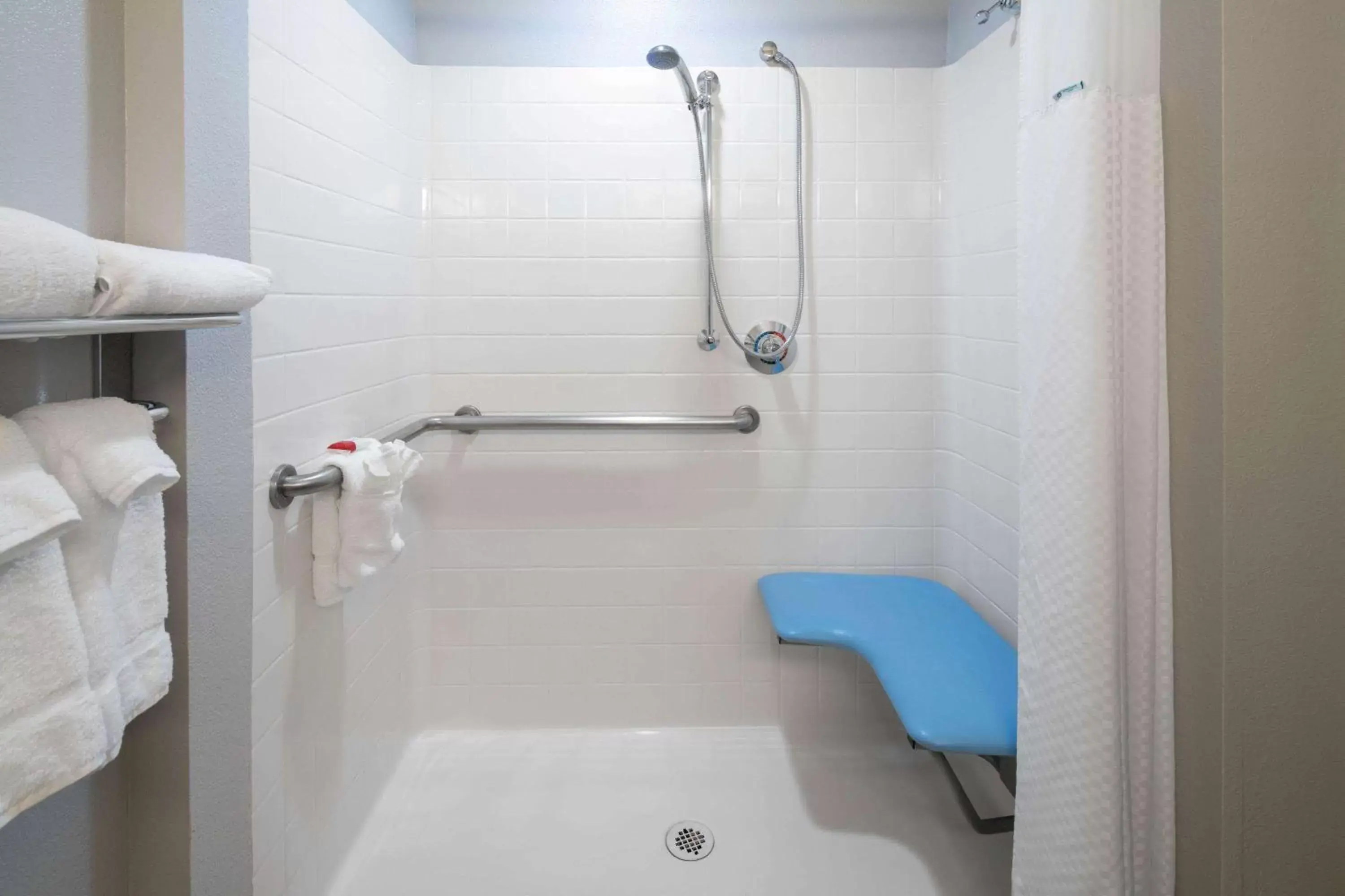 Shower, Bathroom in Baymont by Wyndham Las Vegas South Strip