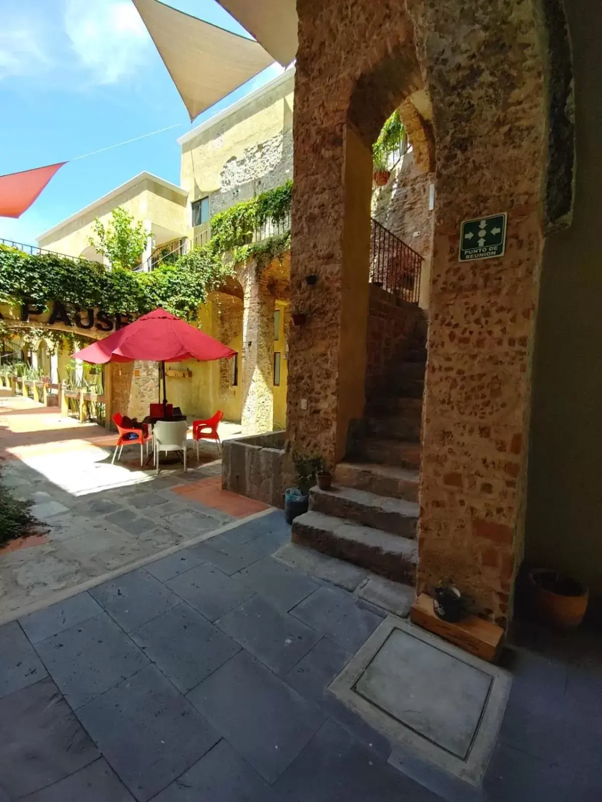 Patio in Hotel el Descanso Barrio del Artista