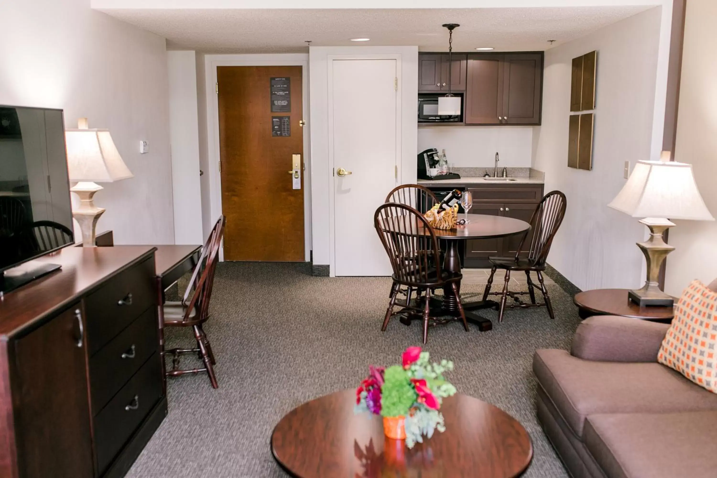 Living room, Kitchen/Kitchenette in James F. Martin Inn