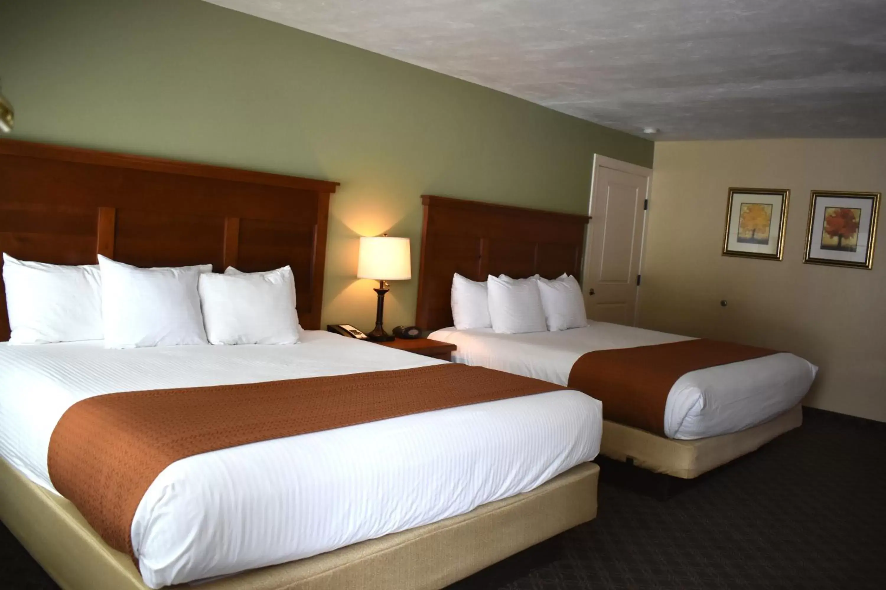 Bedroom, Bed in Best Western Driftwood Inn