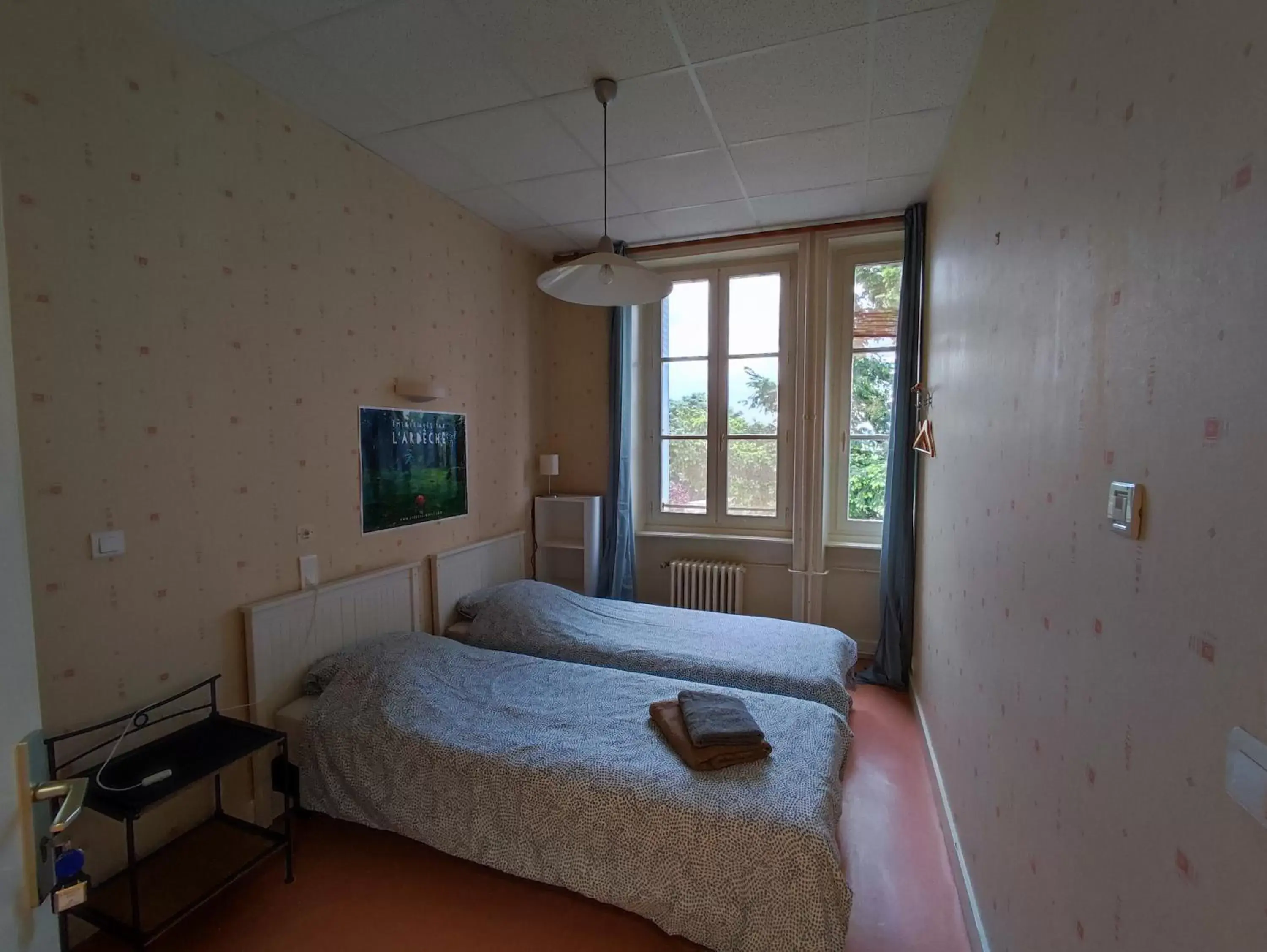 Photo of the whole room, Bed in Gîte d'étape et de groupe du Clos Saint Roch