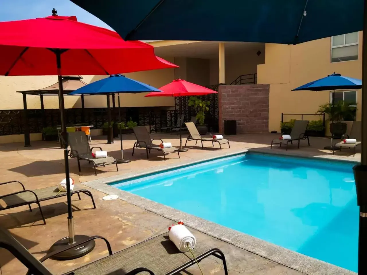 Swimming Pool in Comfort Inn Querétaro