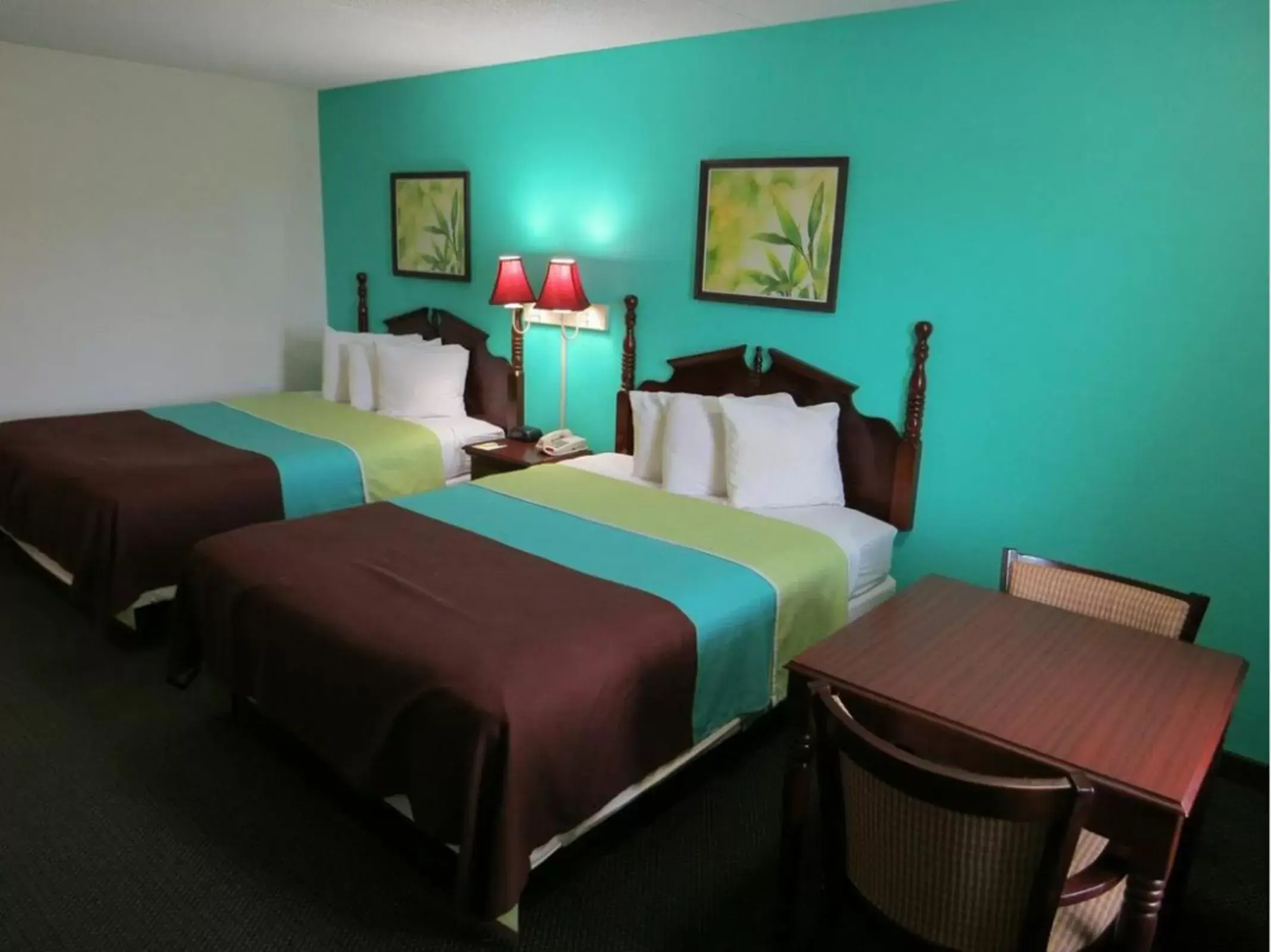 Queen Room with Two Queen Beds - Non-Smoking in Super 8 by Wyndham Kingston