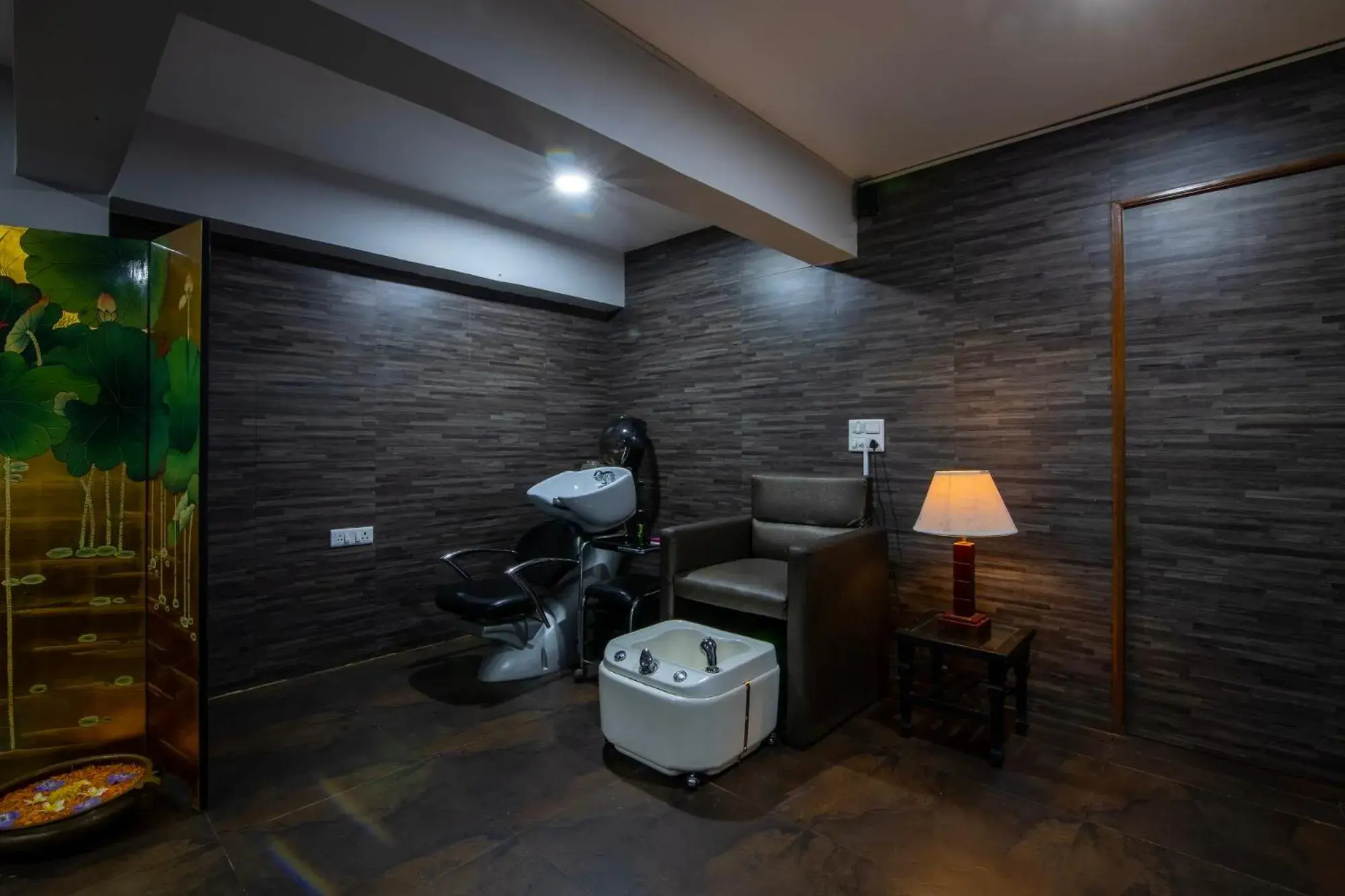 Massage, Bathroom in Quality Inn Ocean Palms Goa