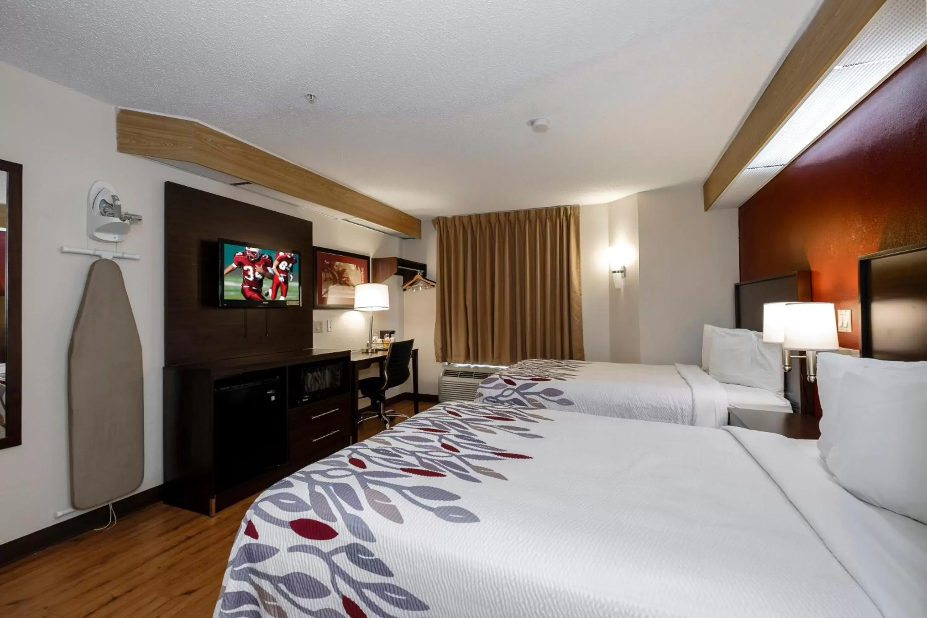 Photo of the whole room, Bed in Red Roof Inn Pensacola Fairgrounds