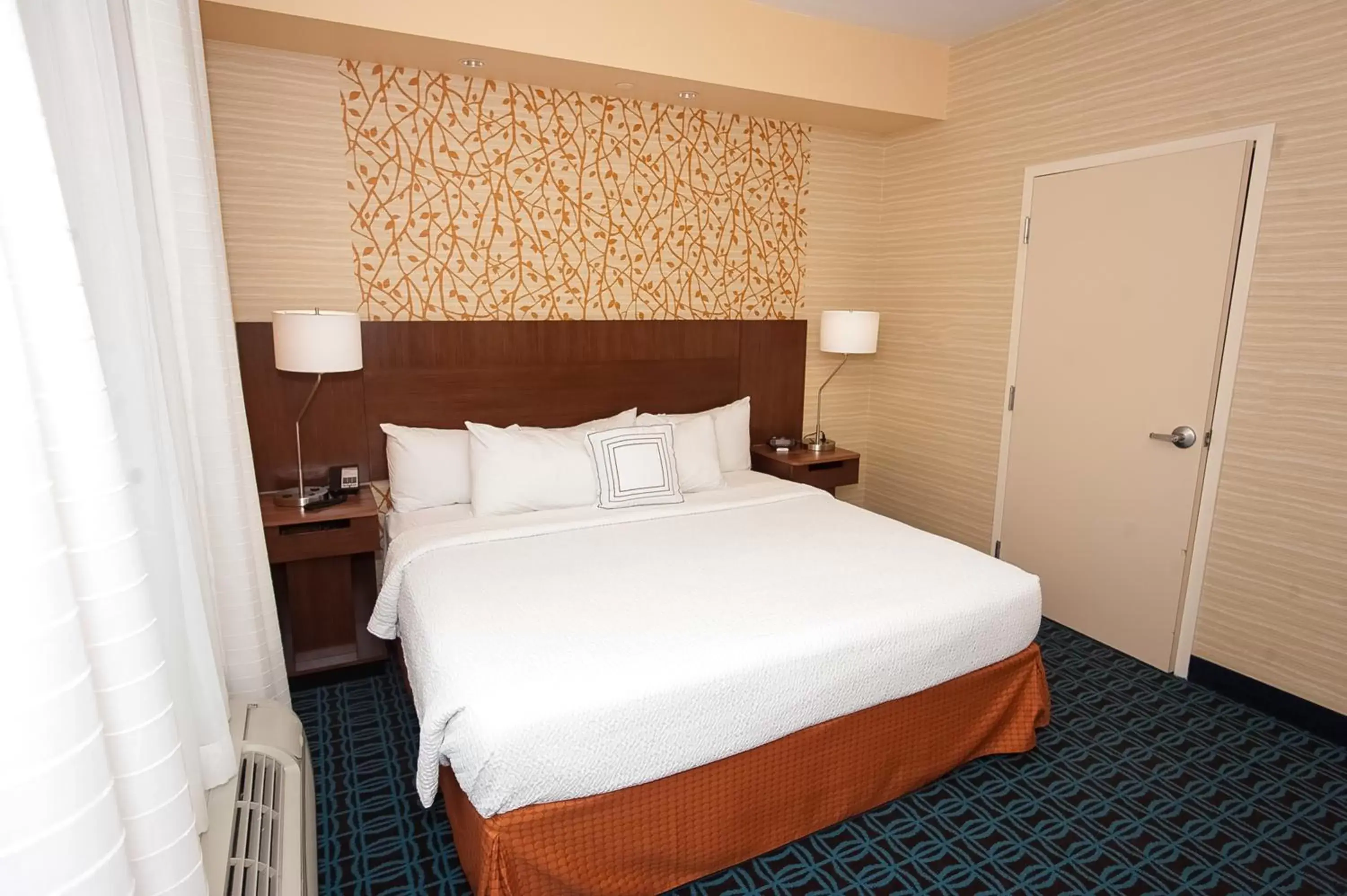 Bed in Comfort Inn & Suites South Akron