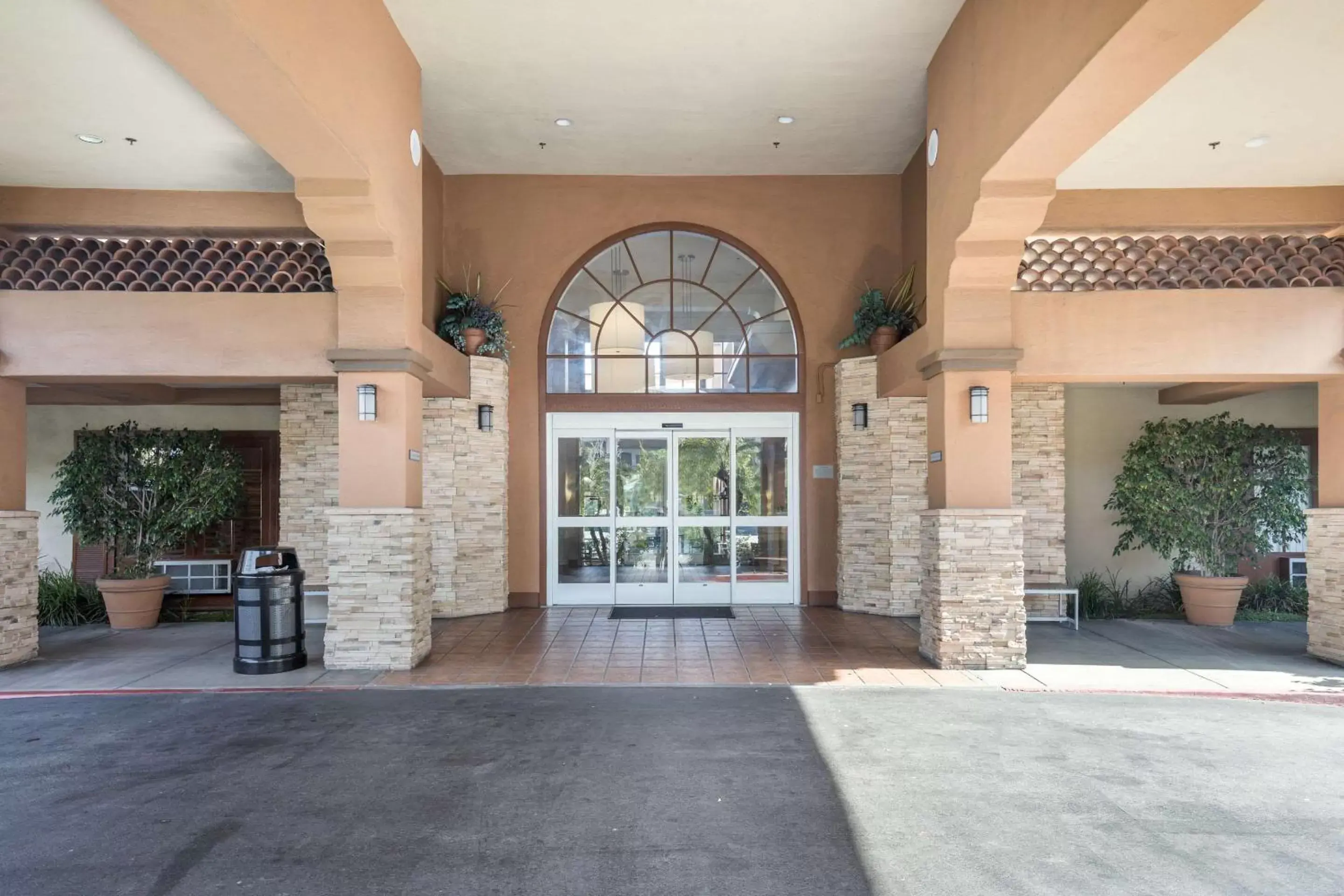Property building in MainStay Suites John Wayne Airport, a Choice Hotel