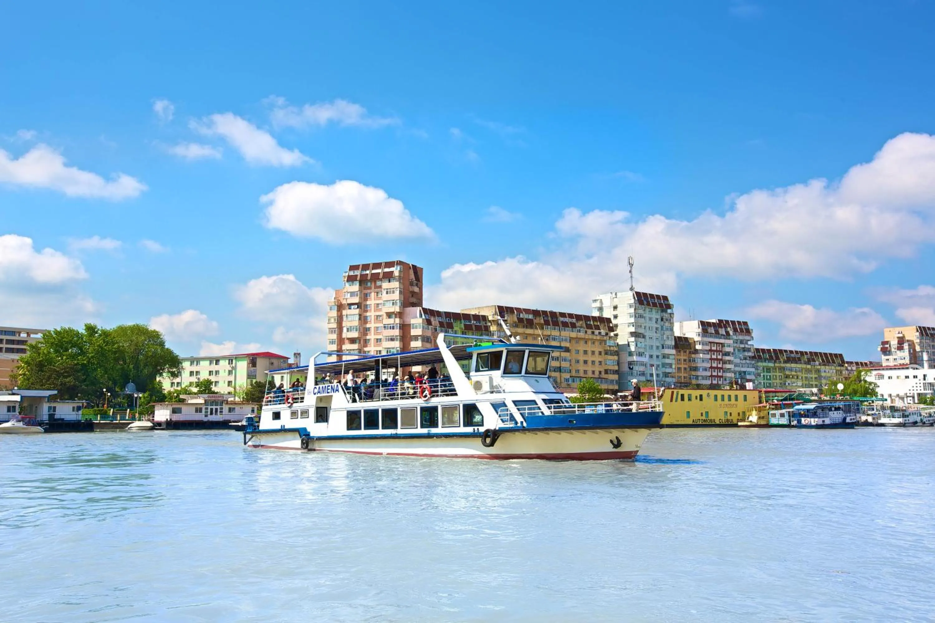 Fishing in Hotel Delta 3