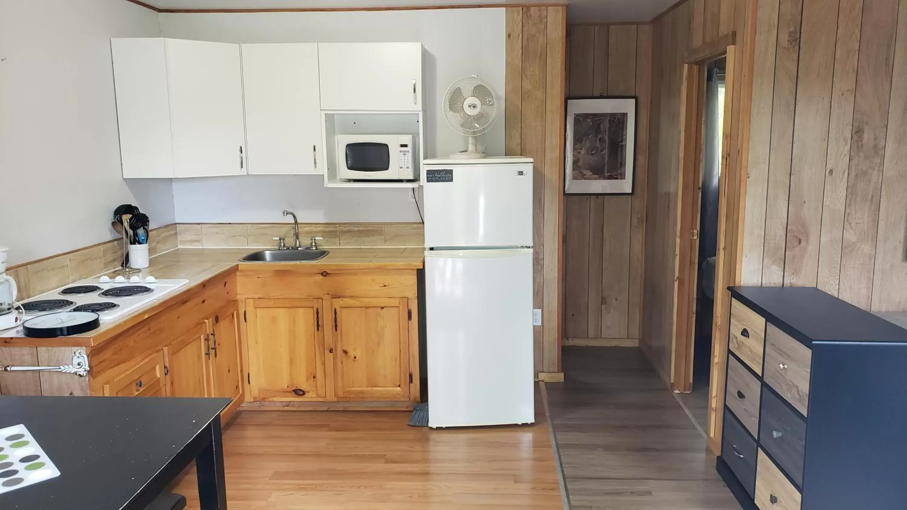 Kitchen/Kitchenette in Parkway Cottage Resort and Trading Post