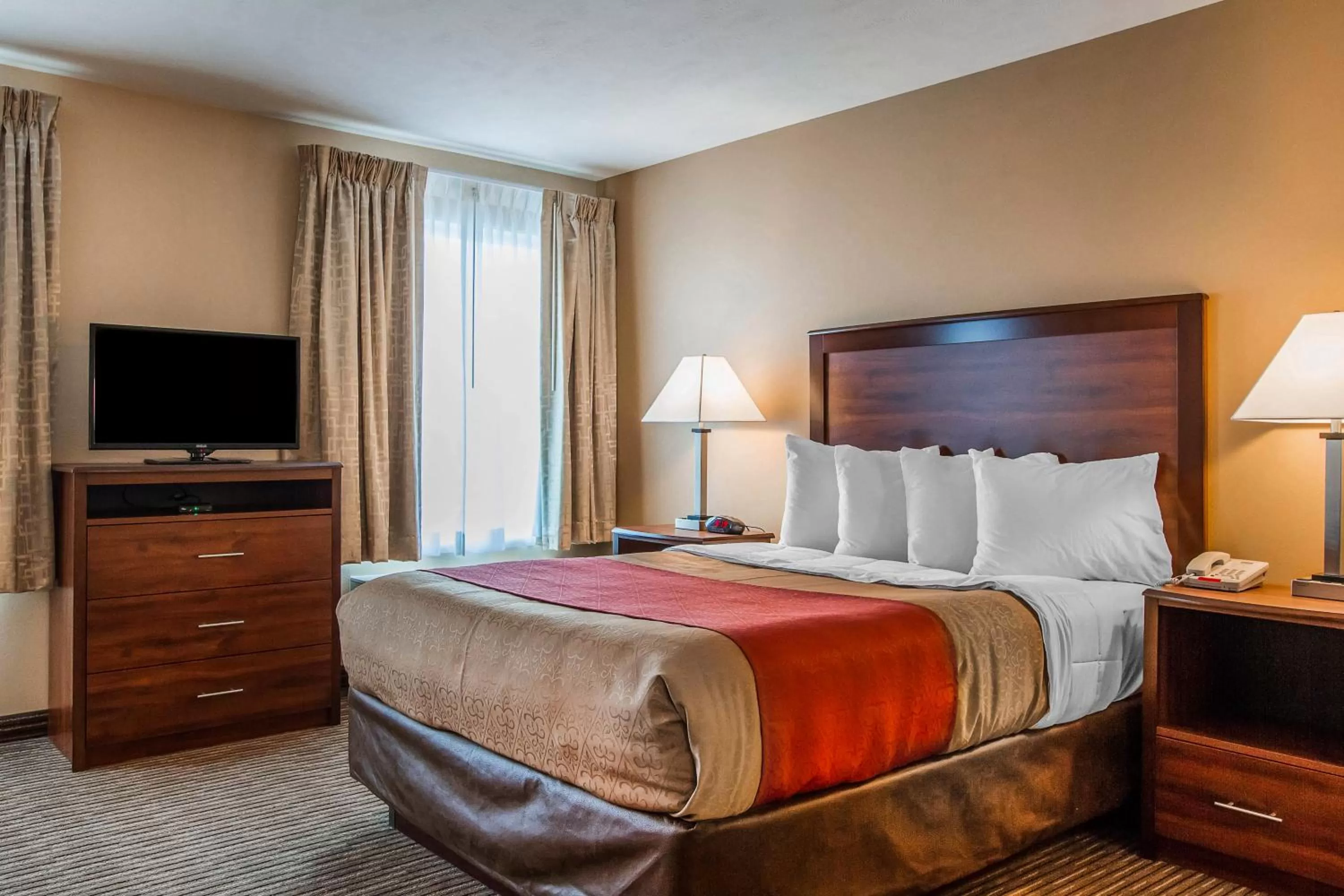 Bedroom, Bed in MainStay Suites Grand Island