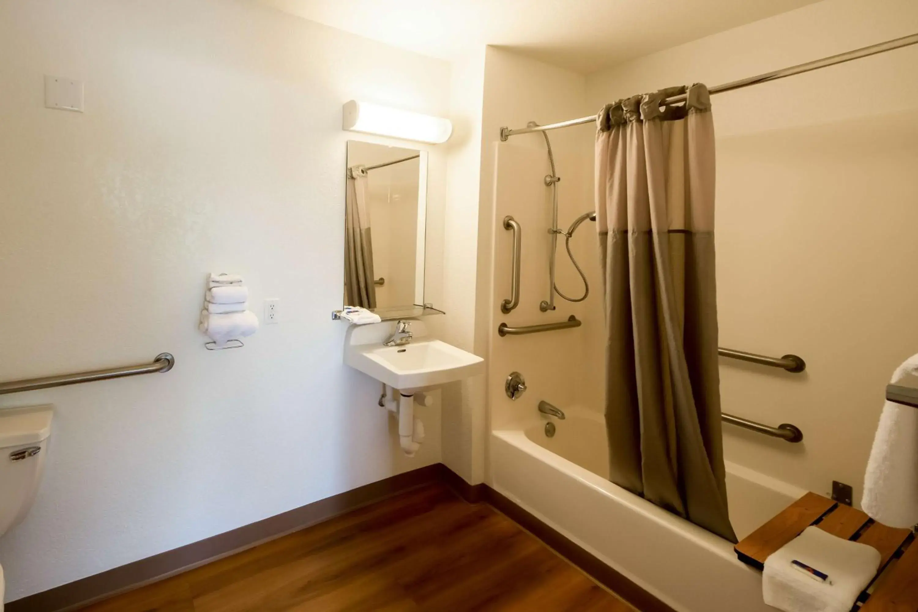 Shower, Bathroom in Motel 6-Lakeland, FL