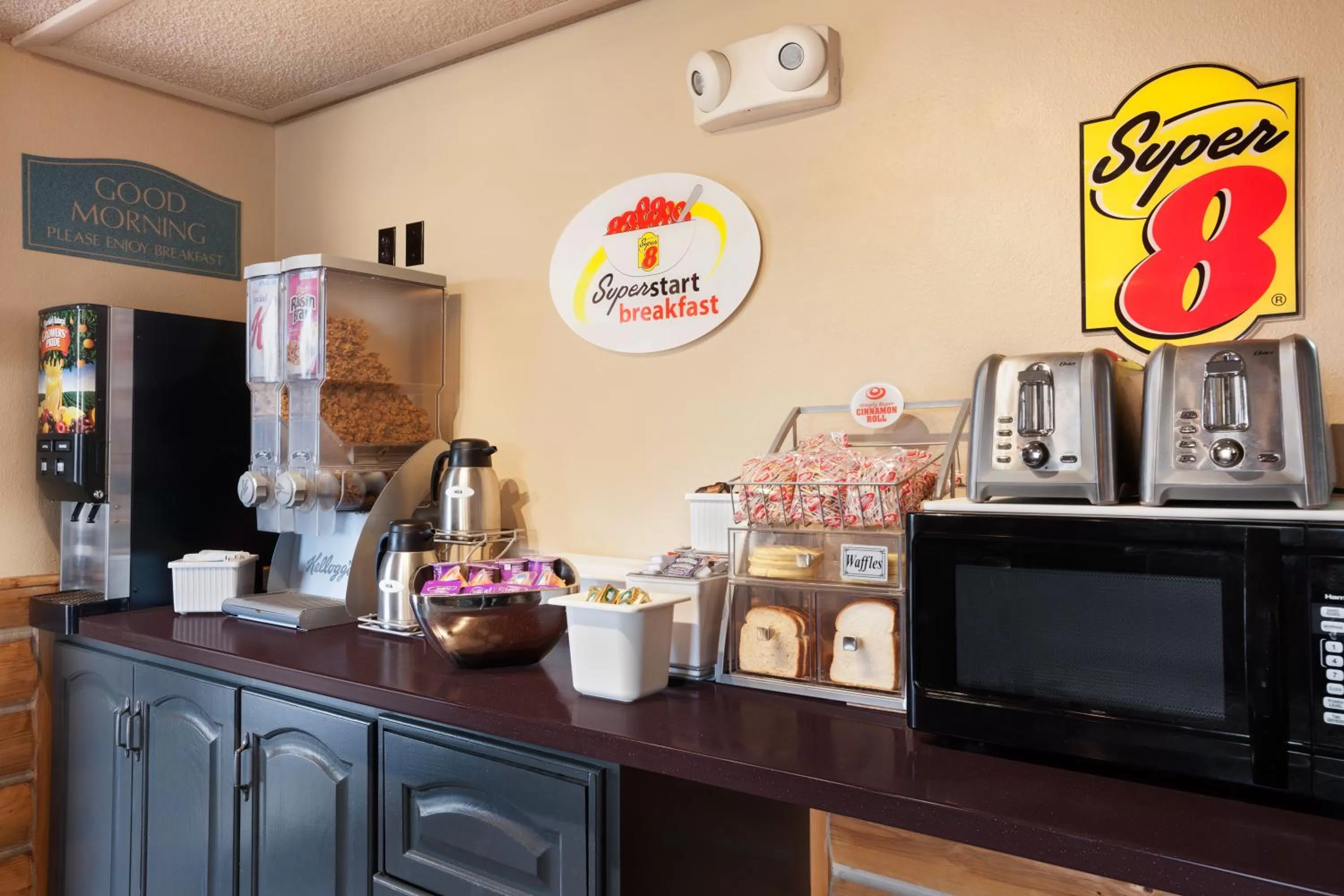 Food in Super 8 by Wyndham Cody