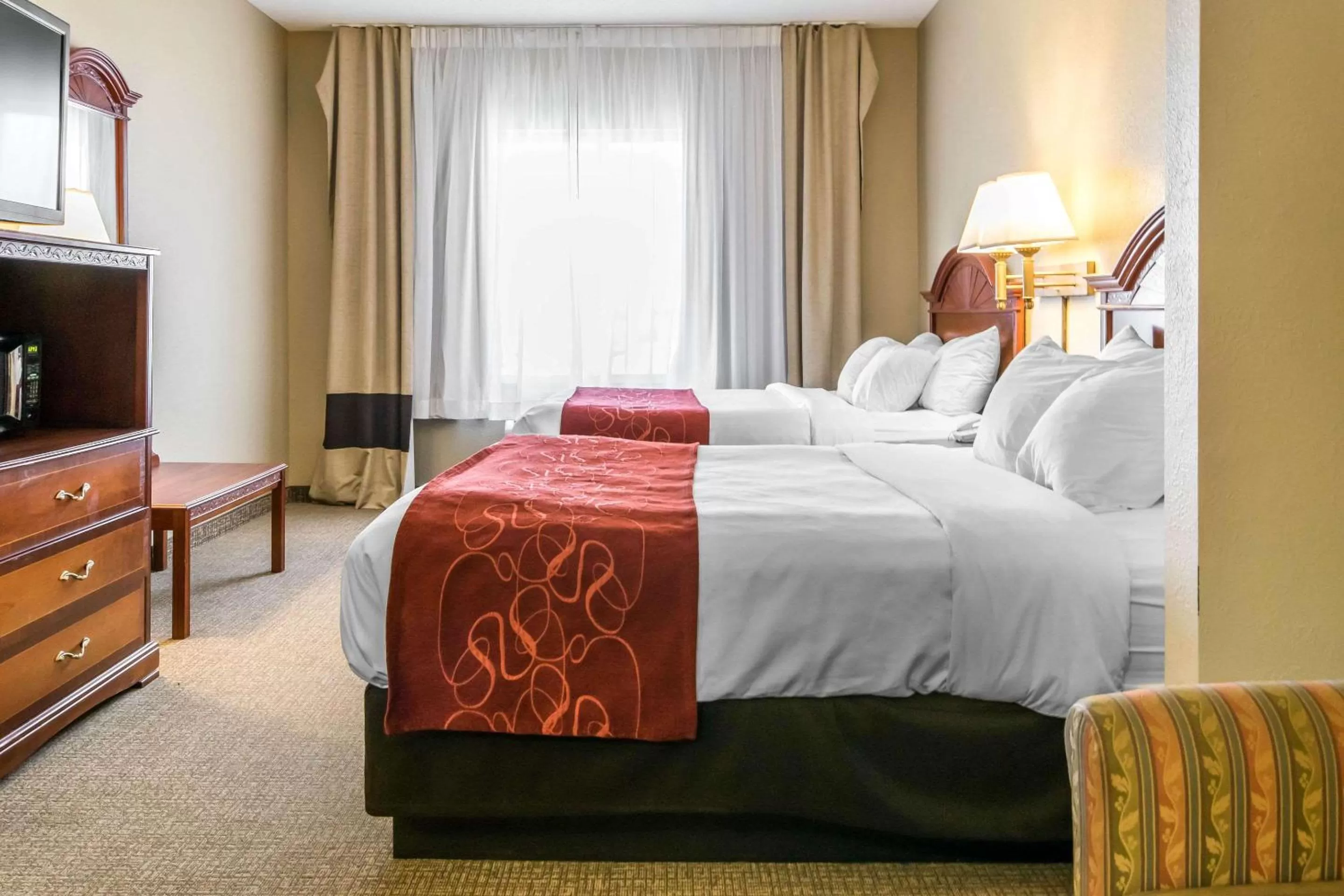 Photo of the whole room in Comfort Suites Owensboro South