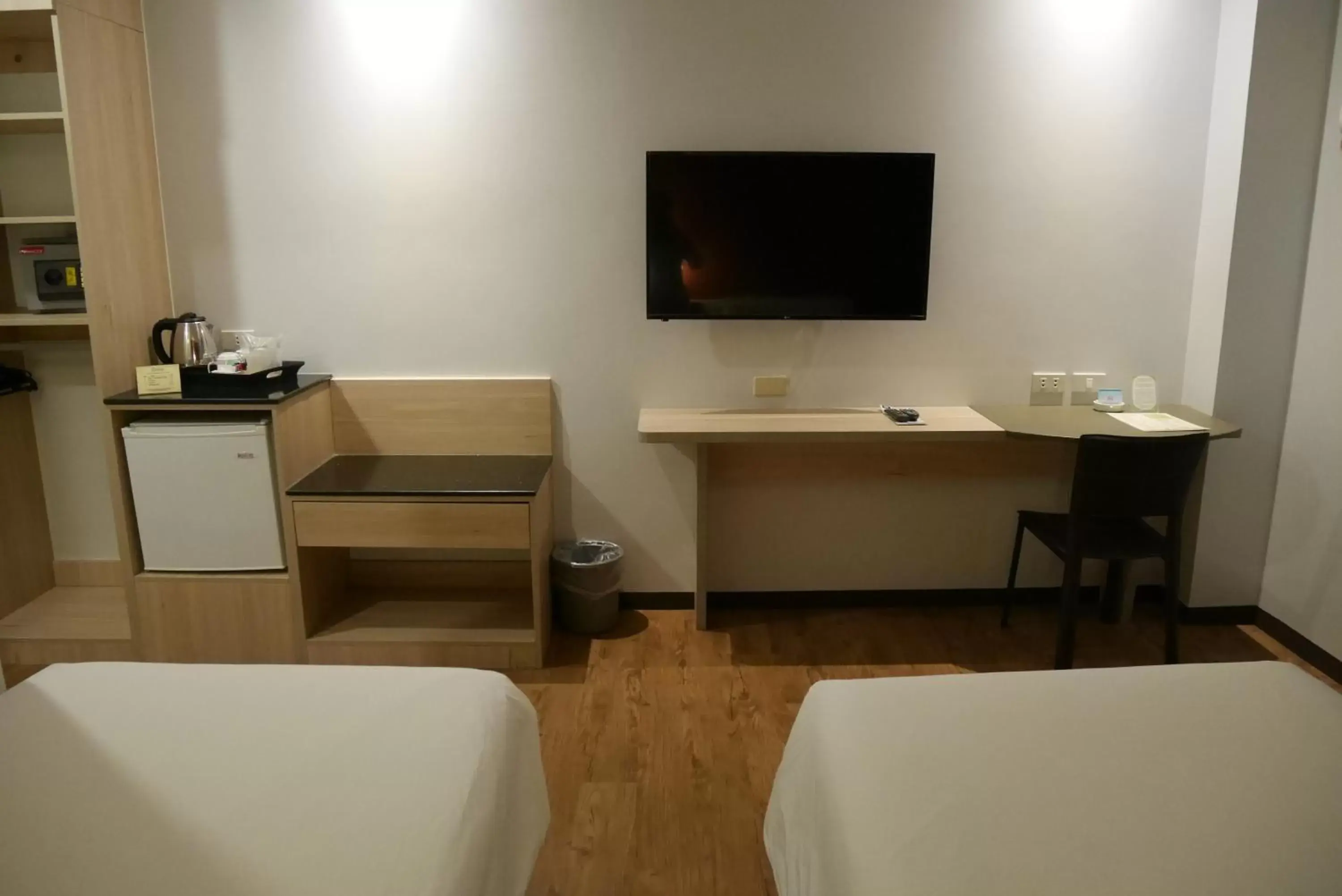 TV and multimedia, TV/Entertainment Center in Circle Inn Hotel and Suites Bacolod