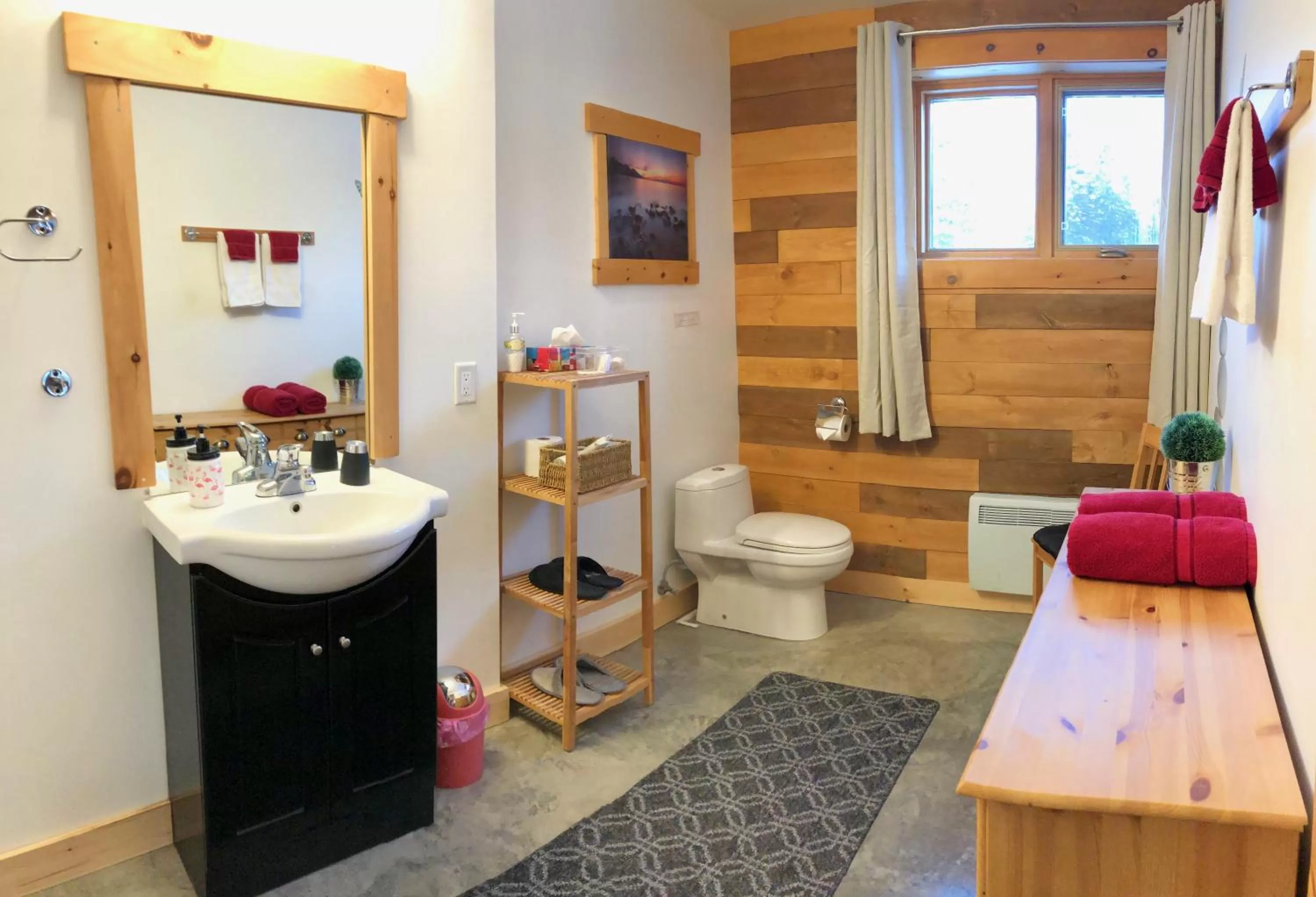 Shower, Bathroom in Le Domaine du Lac Saint Charles