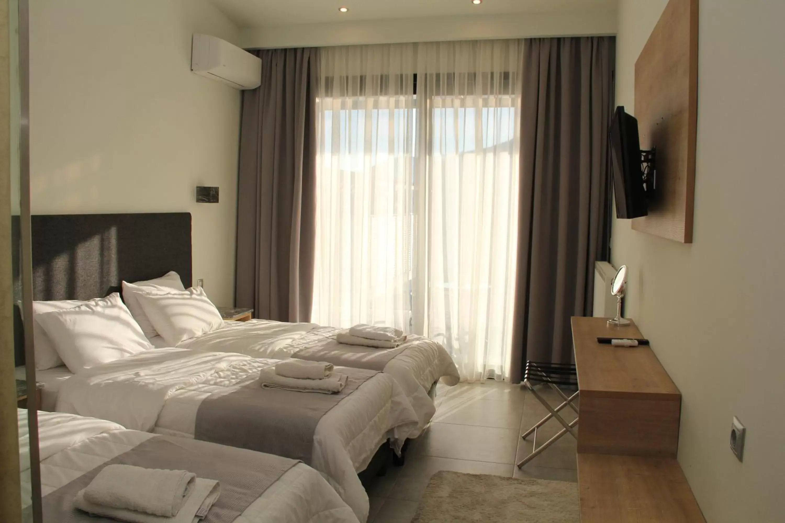 Photo of the whole room, Bed in Alexiou Hotel