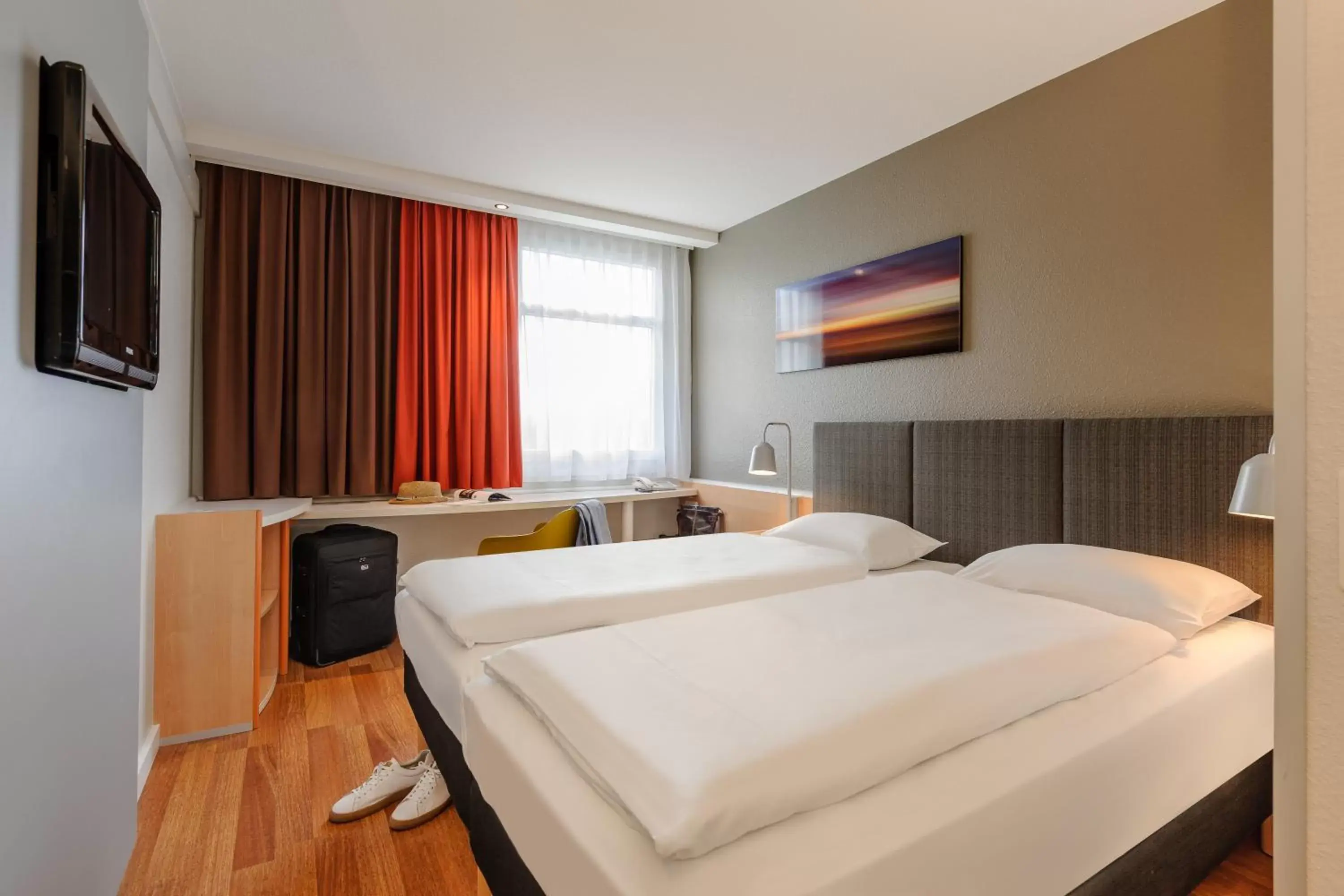 Photo of the whole room, Bed in ibis Hotel Frankfurt Messe West