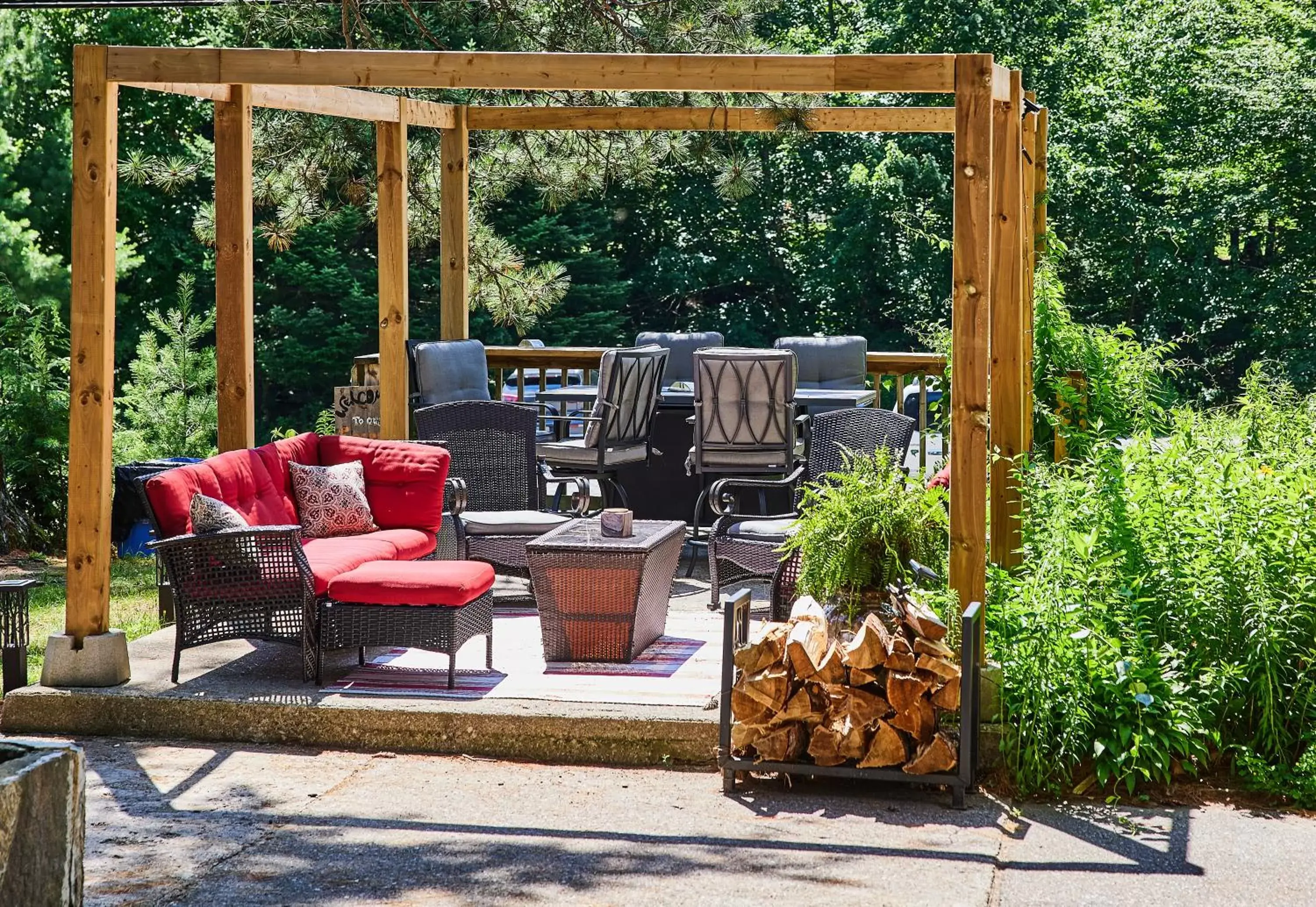 Patio in 3 Pines Lodge Muskoka