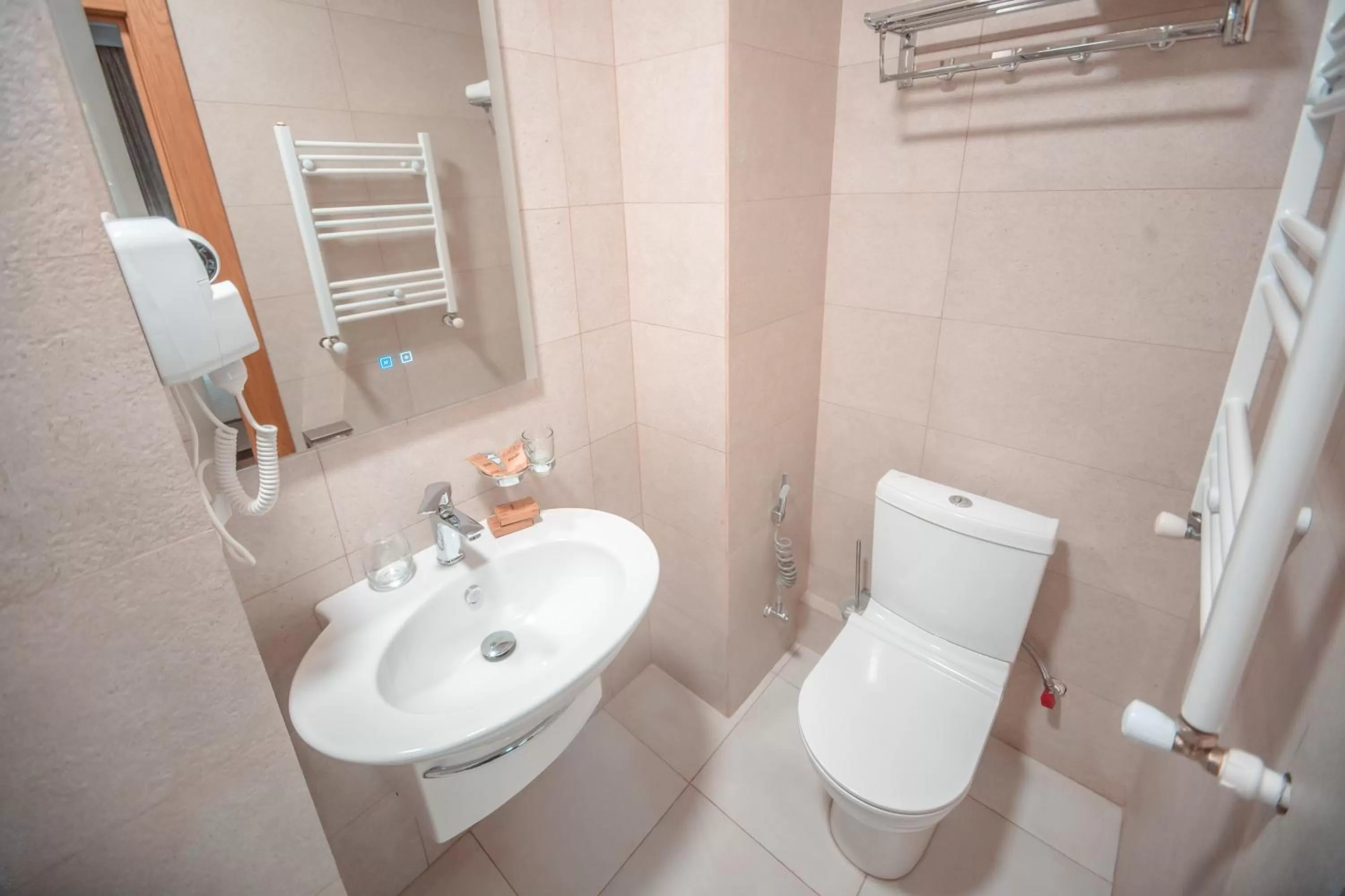 Shower, Bathroom in Hotel Banovani