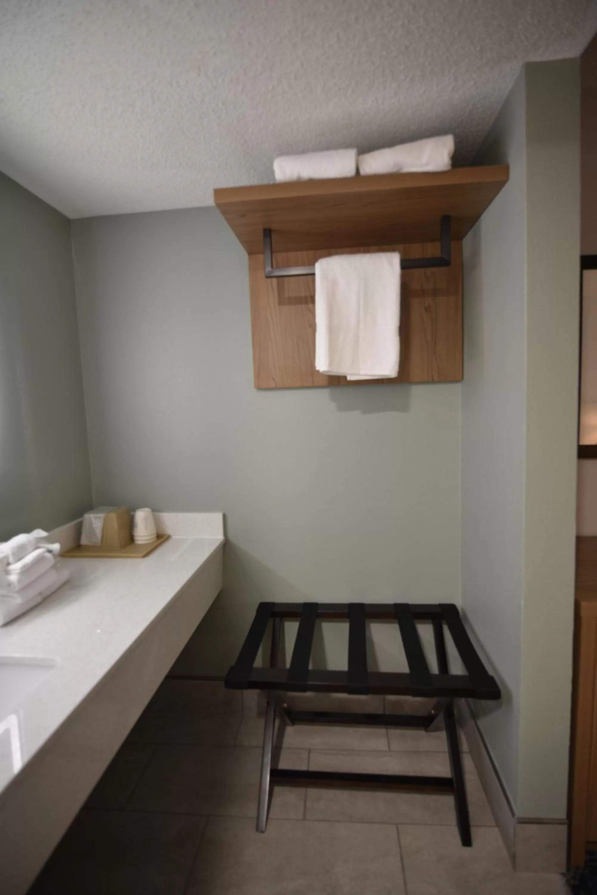 Bathroom, Bed in Baymont by Wyndham Pine Grove I-81