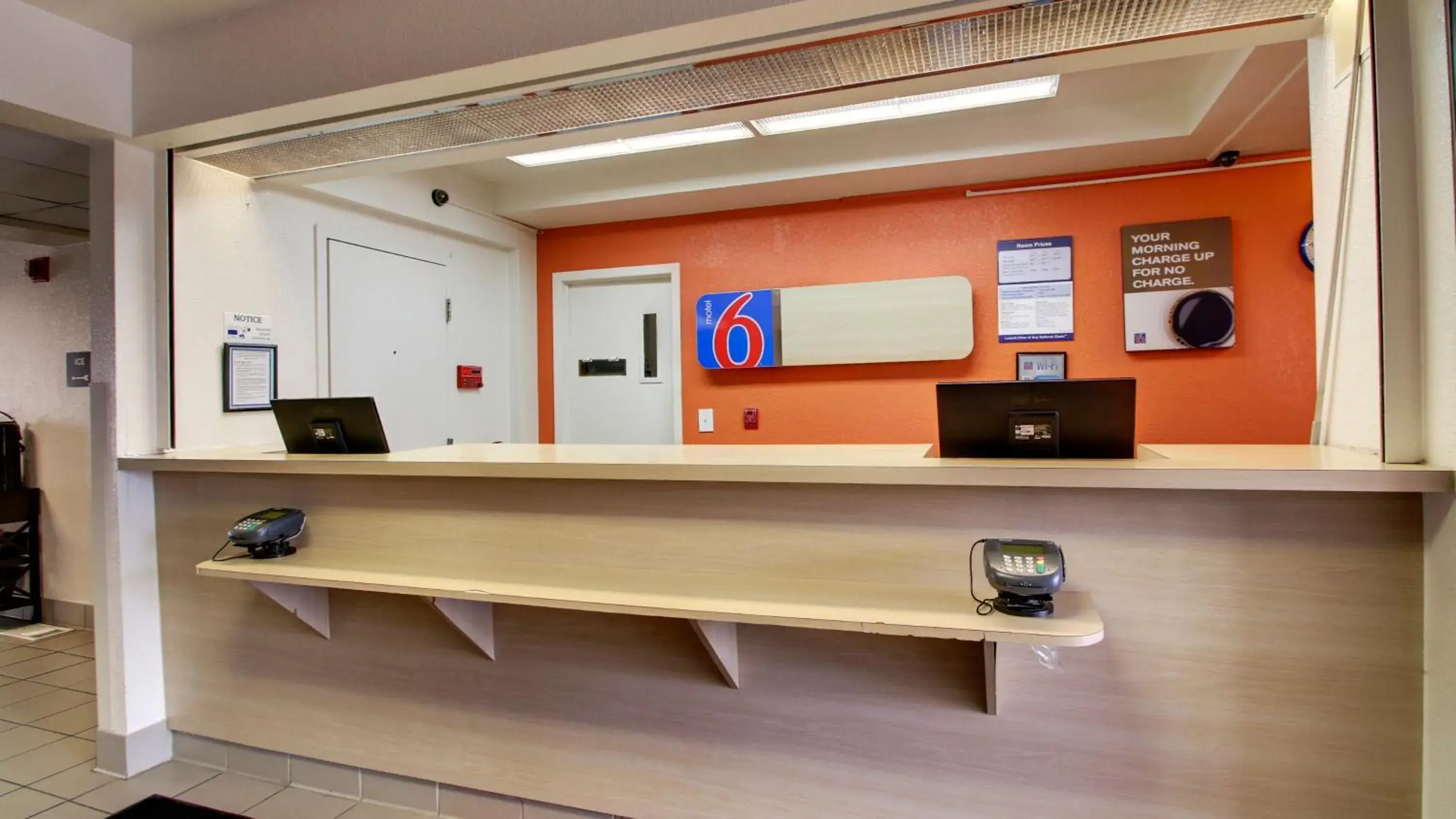 Lobby or reception, Lobby/Reception in Motel 6-Altoona, IA - Des Moines East