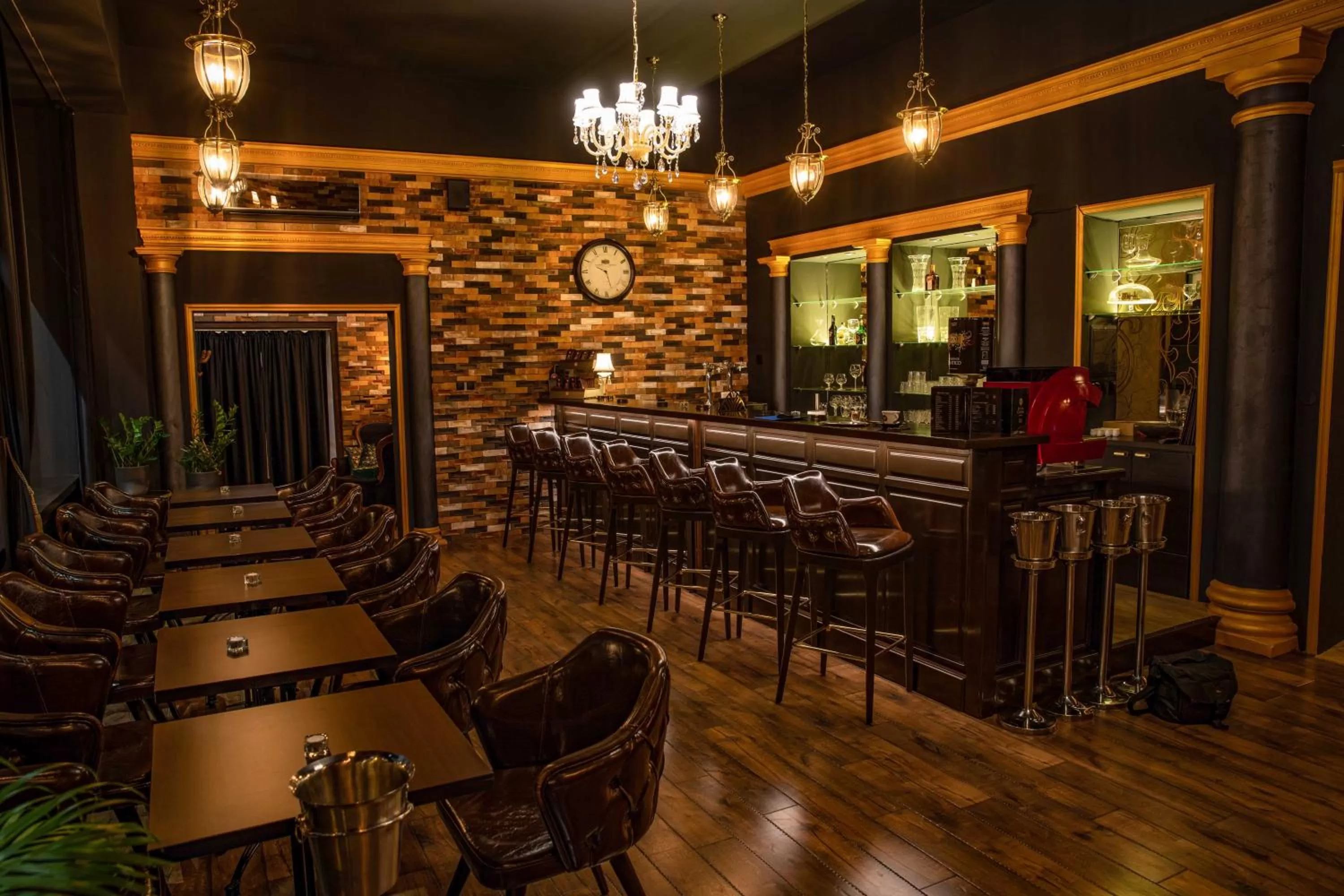 Lounge or bar in Hotel Capital with private wellness