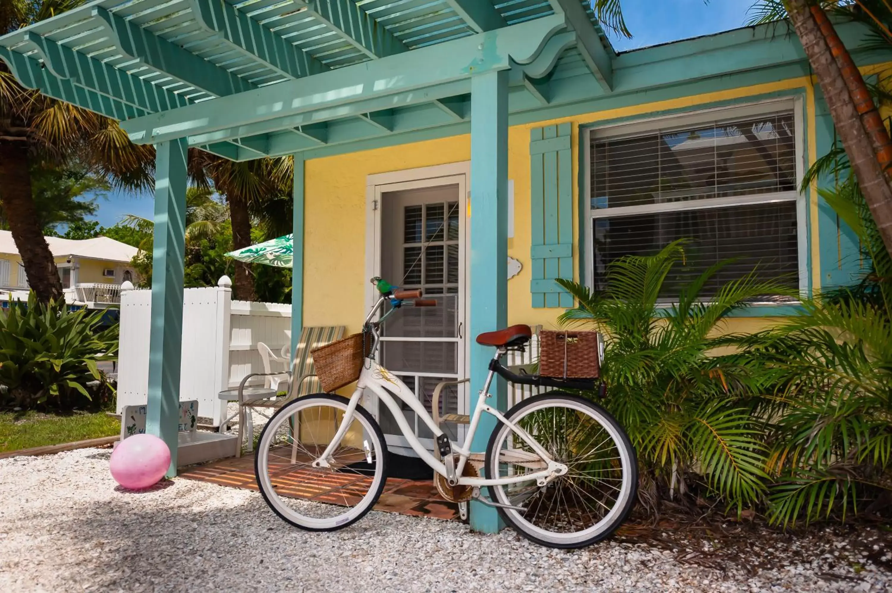 Facade/entrance in Cedar Cove Resort & Cottages