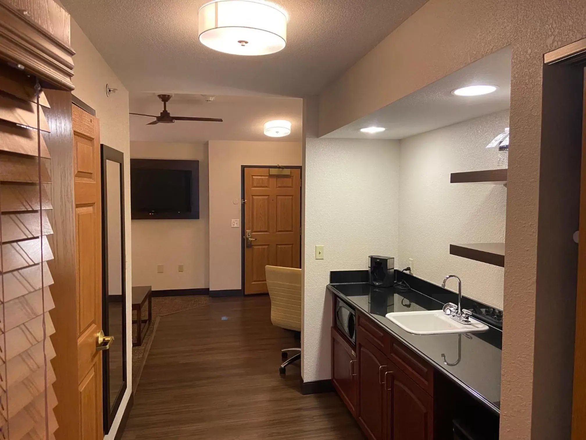 Kitchen/Kitchenette in Best Western Premier Bridgewood Hotel Resort