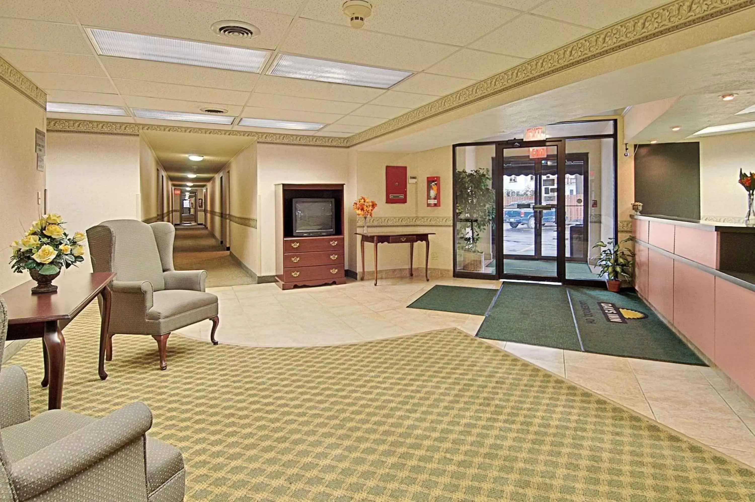 Lobby or reception in Days Inn by Wyndham Cleveland Lakewood