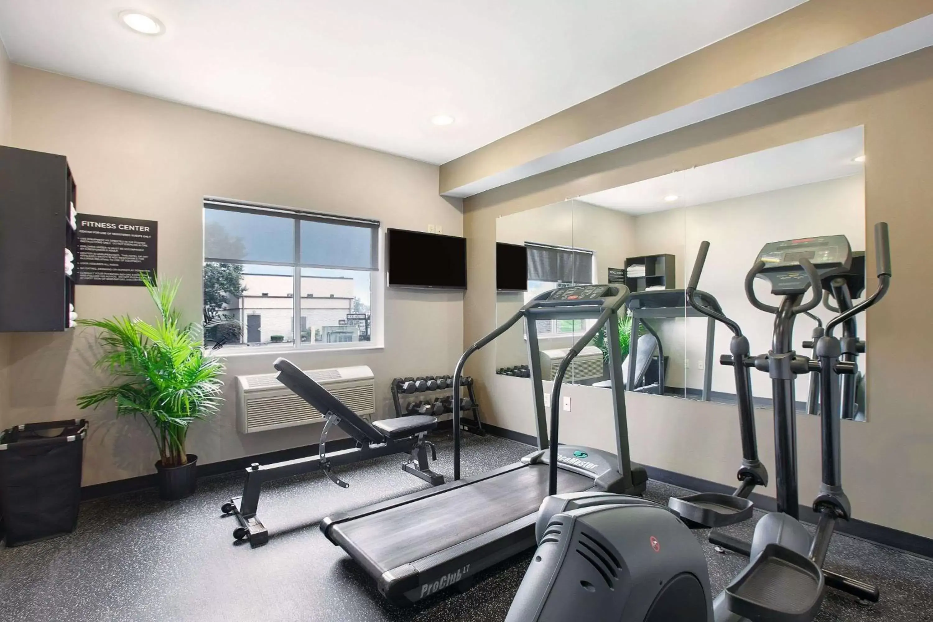 Fitness centre/facilities, Fitness Center/Facilities in Super 8 by Wyndham Akron S/Green/Uniontown OH