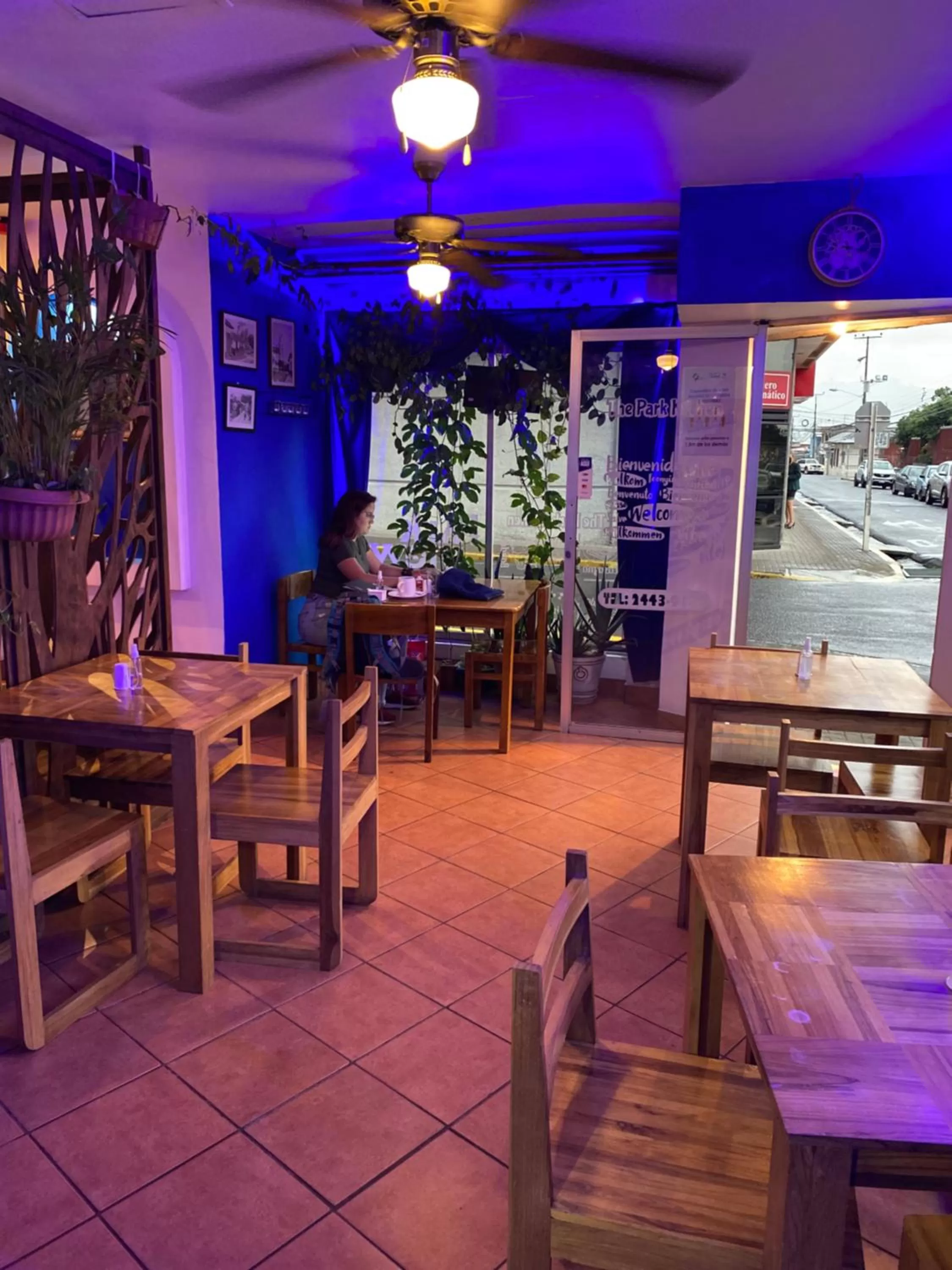 Restaurant/places to eat in Park View Hotel & Restaurant