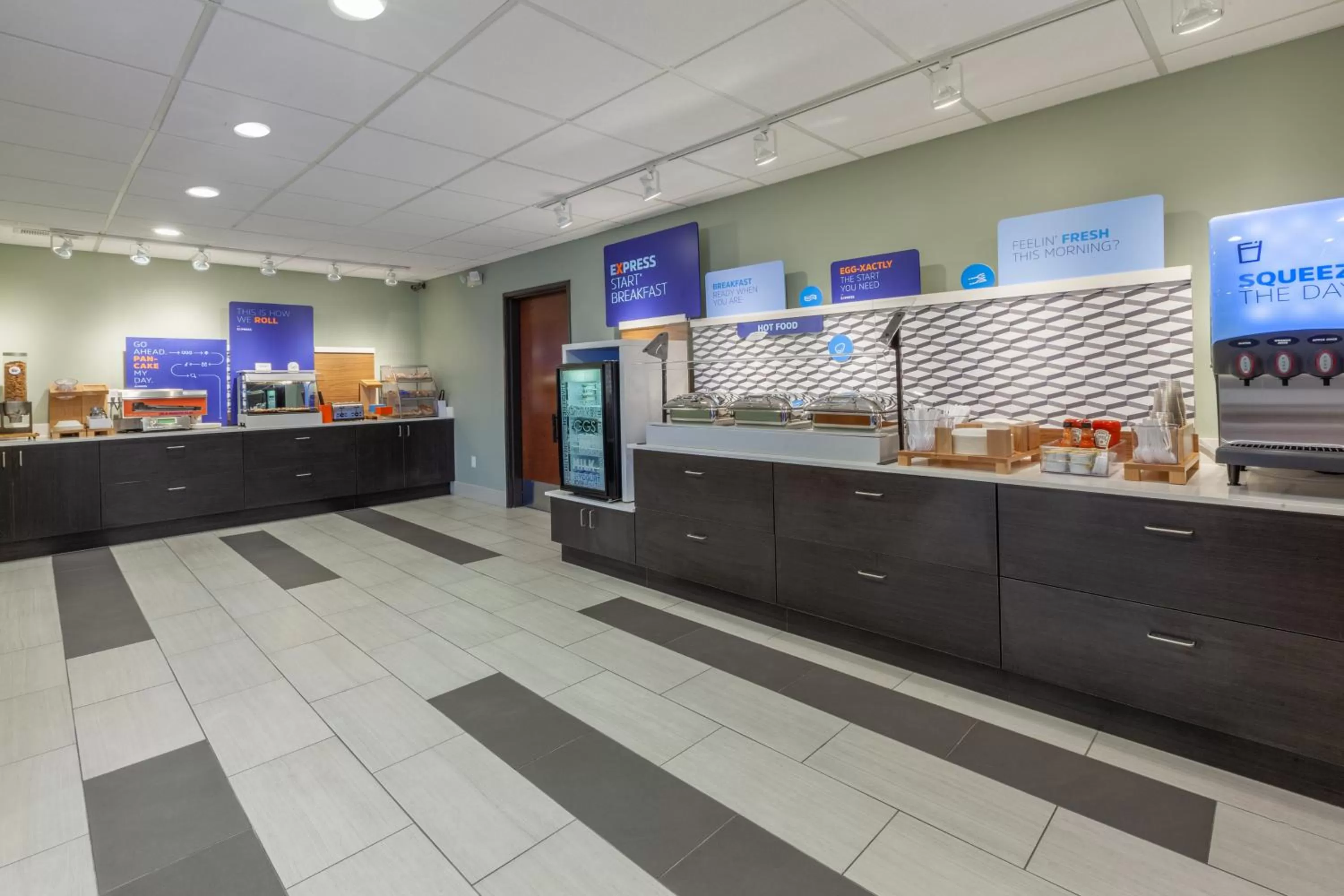 Breakfast in Holiday Inn Express Hotel & Suites Woodhaven by IHG