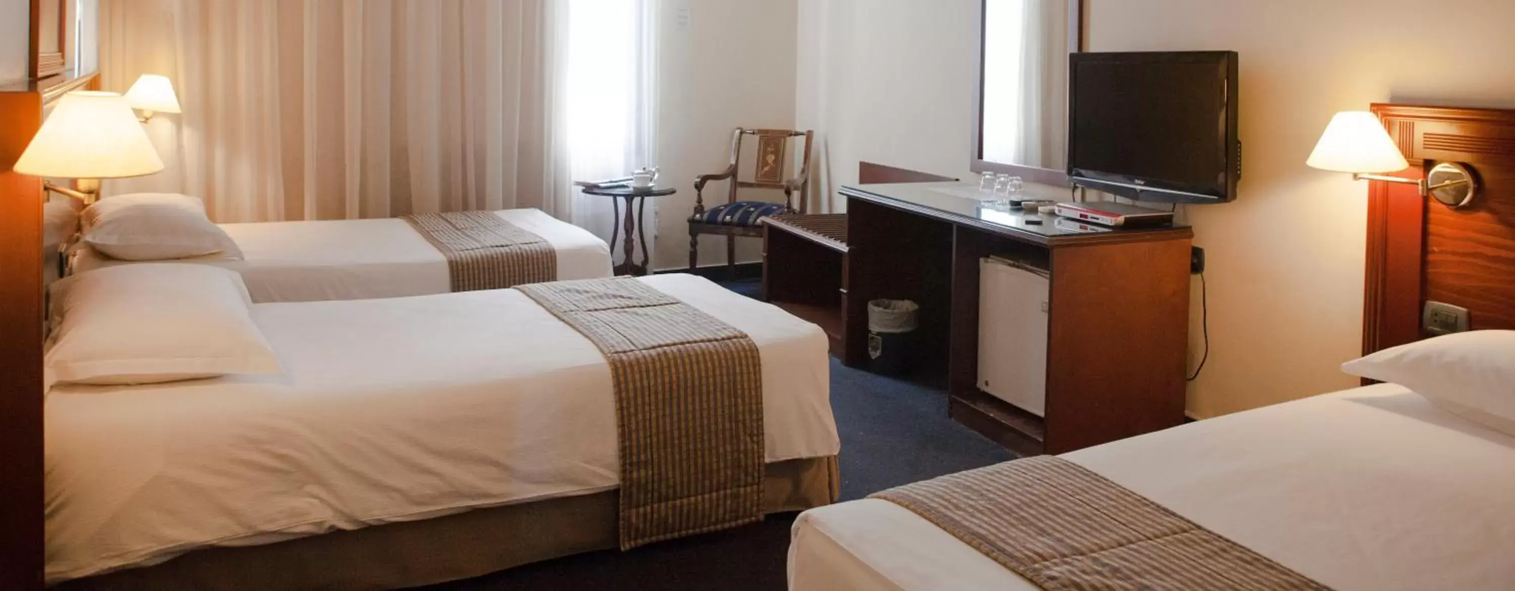 Triple Room in The Mayflower Hotel Triple Room in The Mayflower Hotel