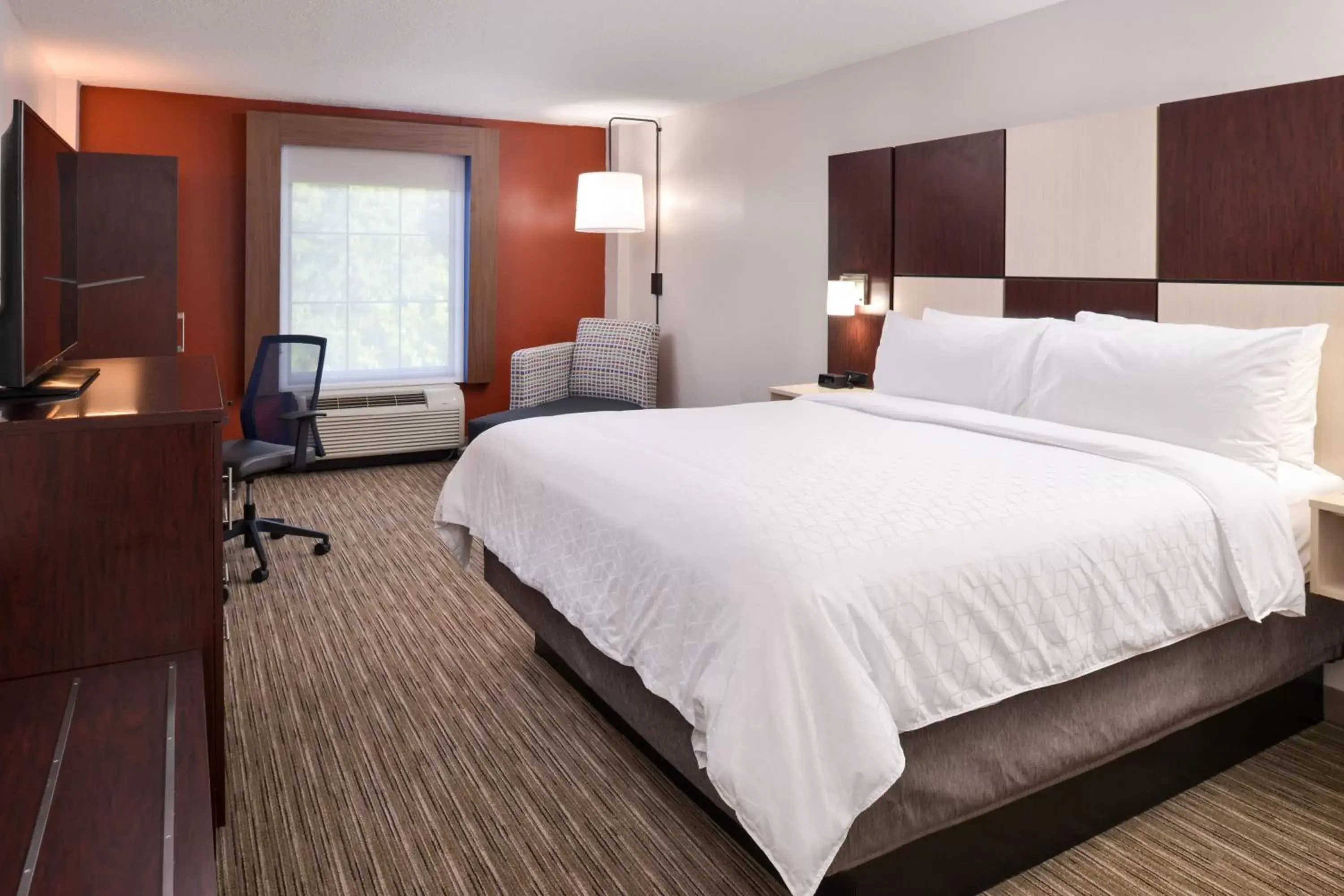 Photo of the whole room, Bed in Holiday Inn Express Towson- Baltimore North, an IHG Hotel