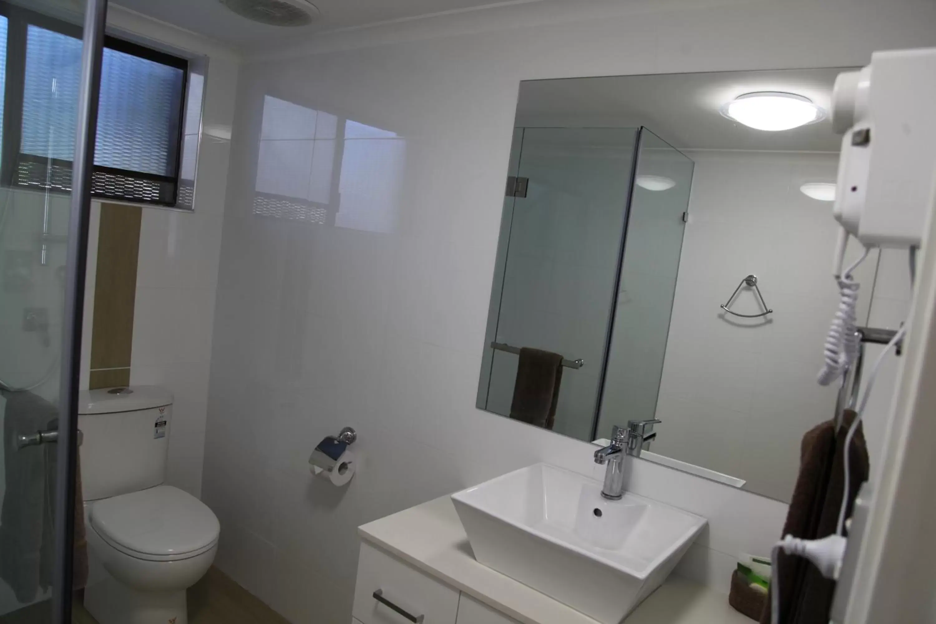 Bathroom in Sunnybank Star Hotel