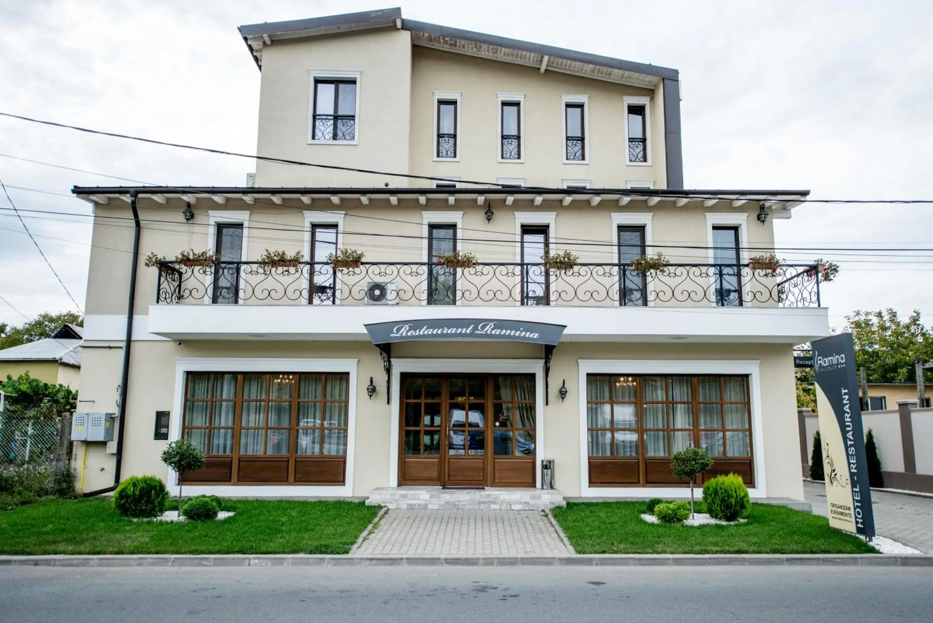 Facade/entrance, Property Building in Hotel Ramina