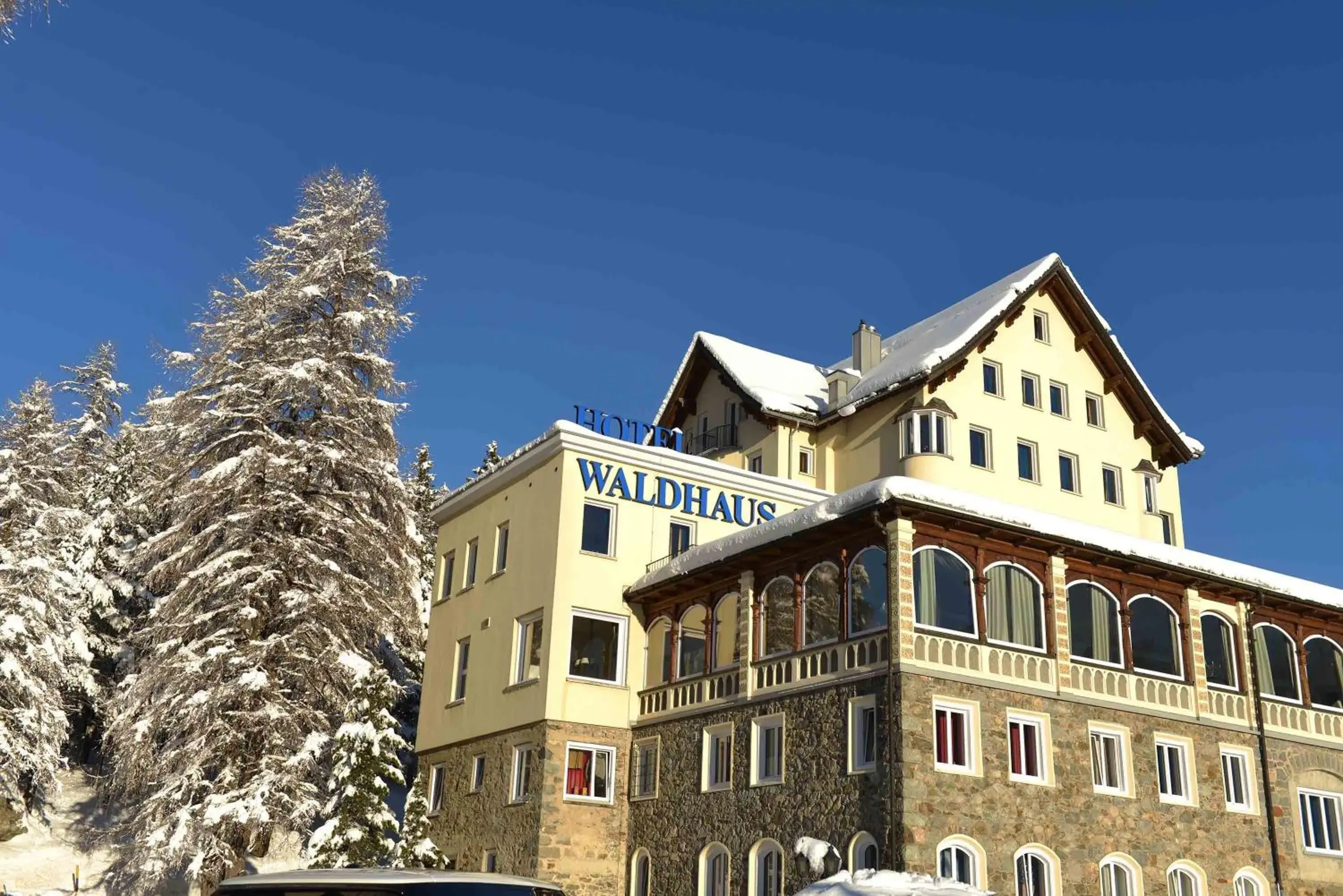 Facade/entrance, Property Building in Hotel Waldhaus am See