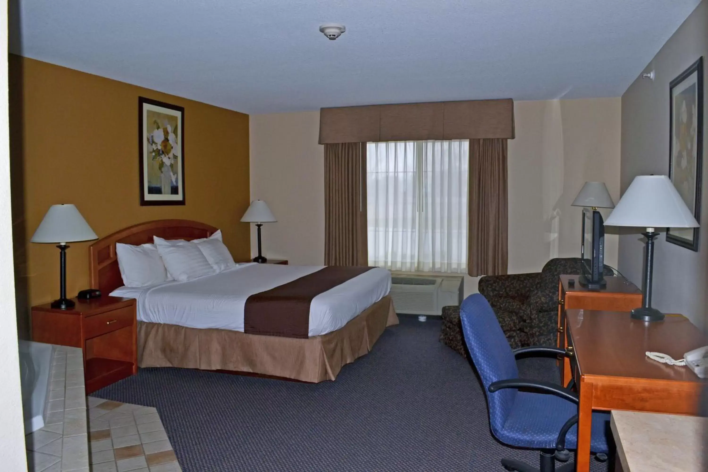 Photo of the whole room in Paola Inn and Suites