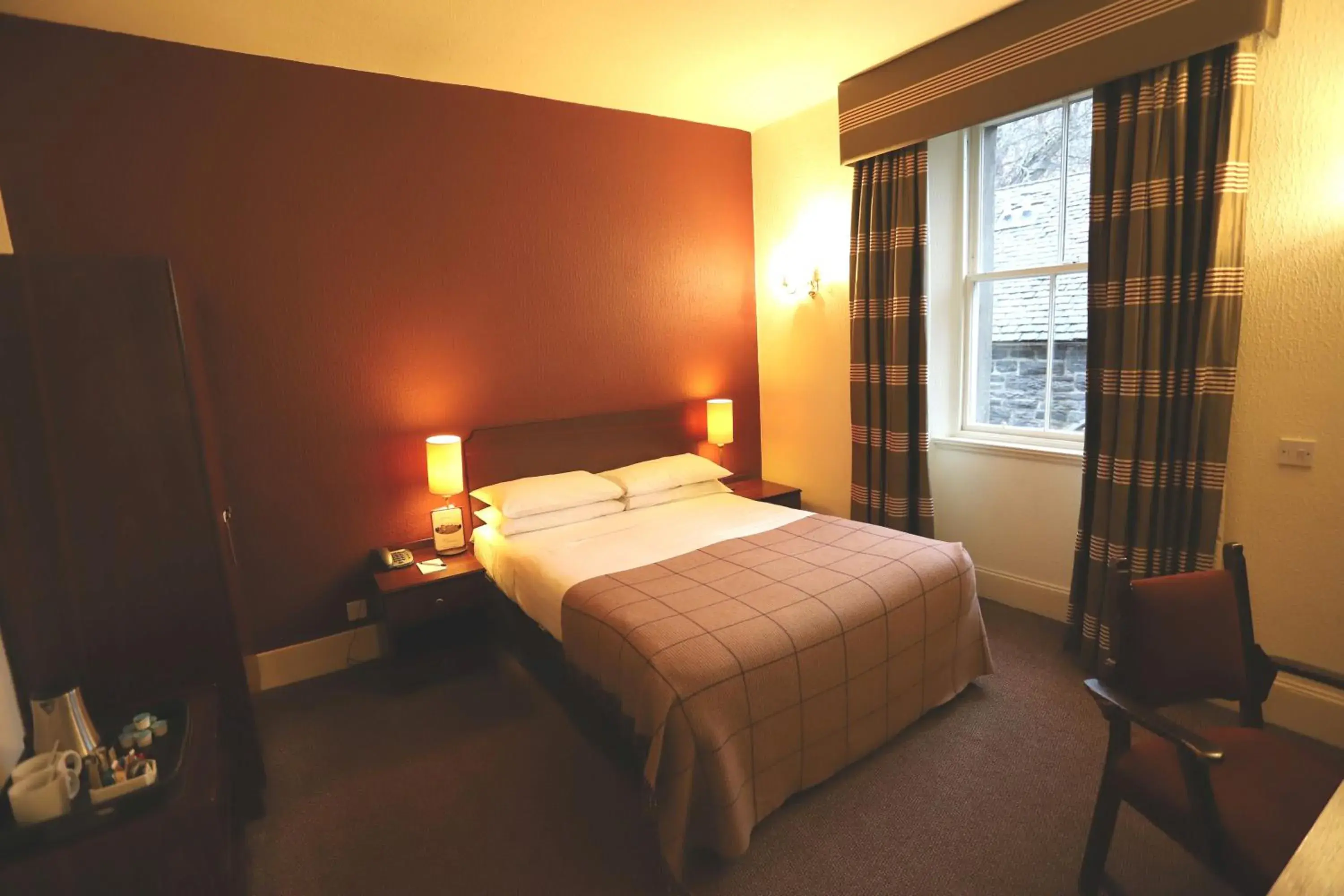 Photo of the whole room, Bed in Ben Wyvis Hotel