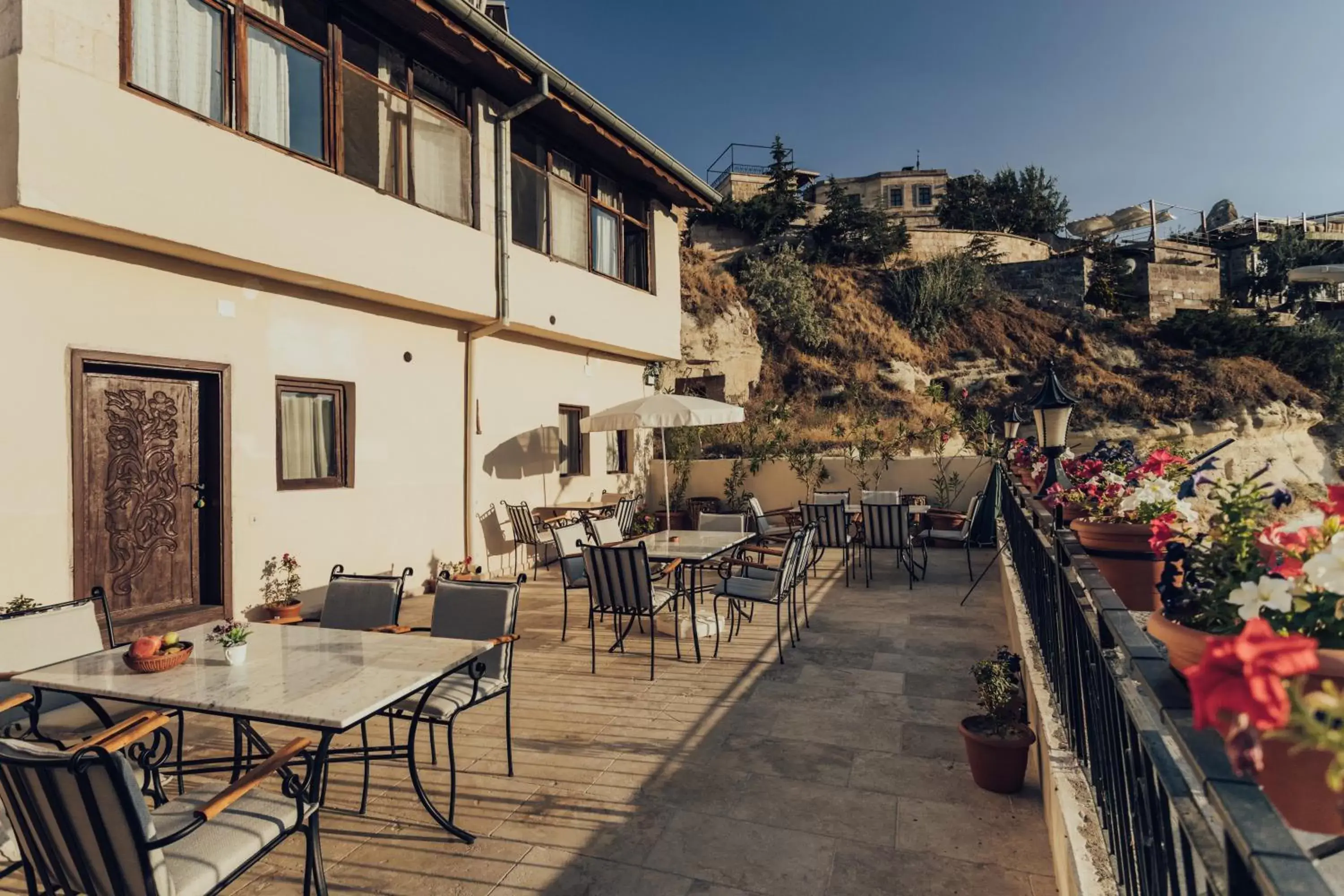 Balcony/Terrace, Restaurant/Places to Eat in Guven Cave Hotel
