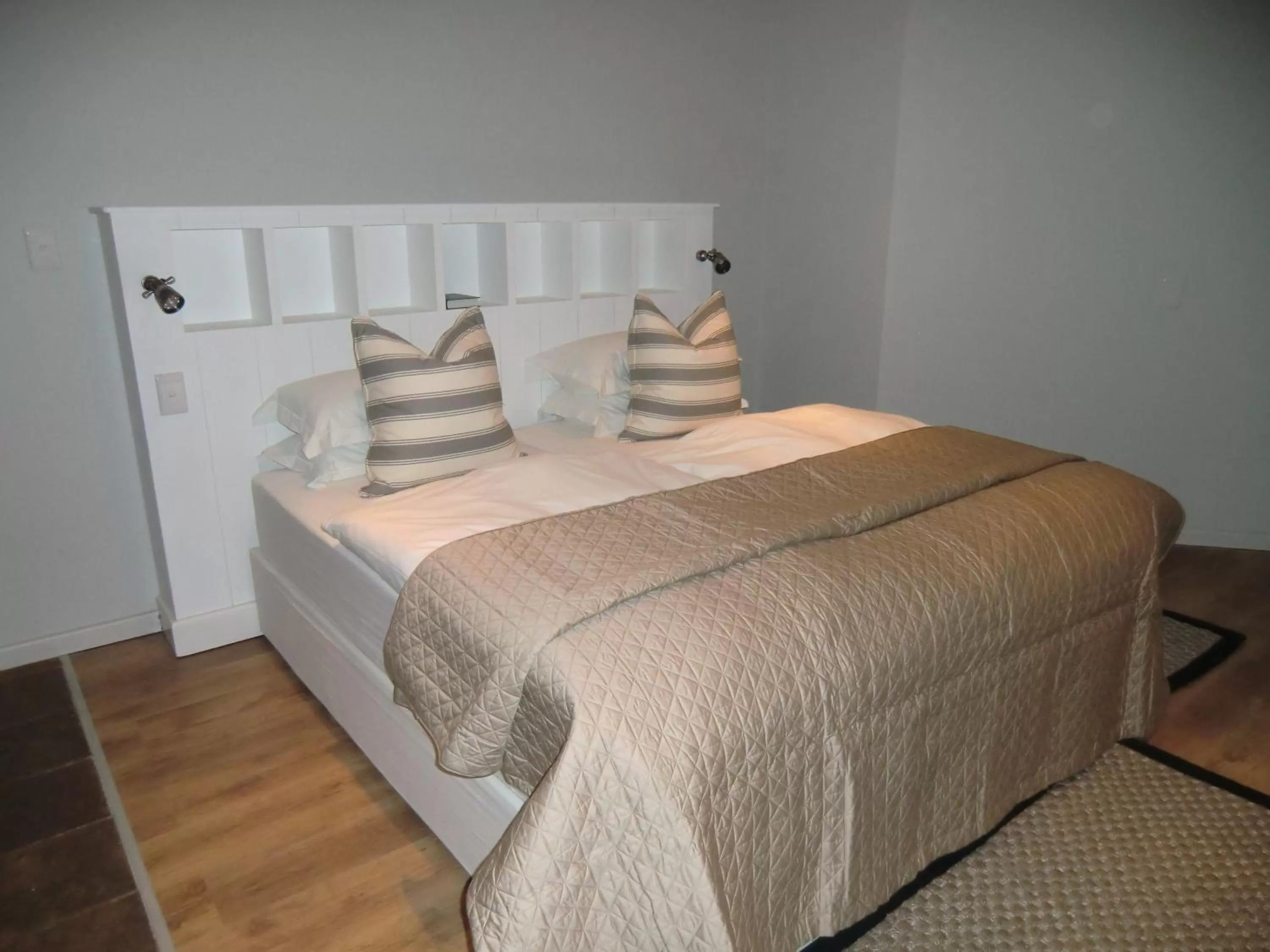 Bed in Oyster Box Guesthouse