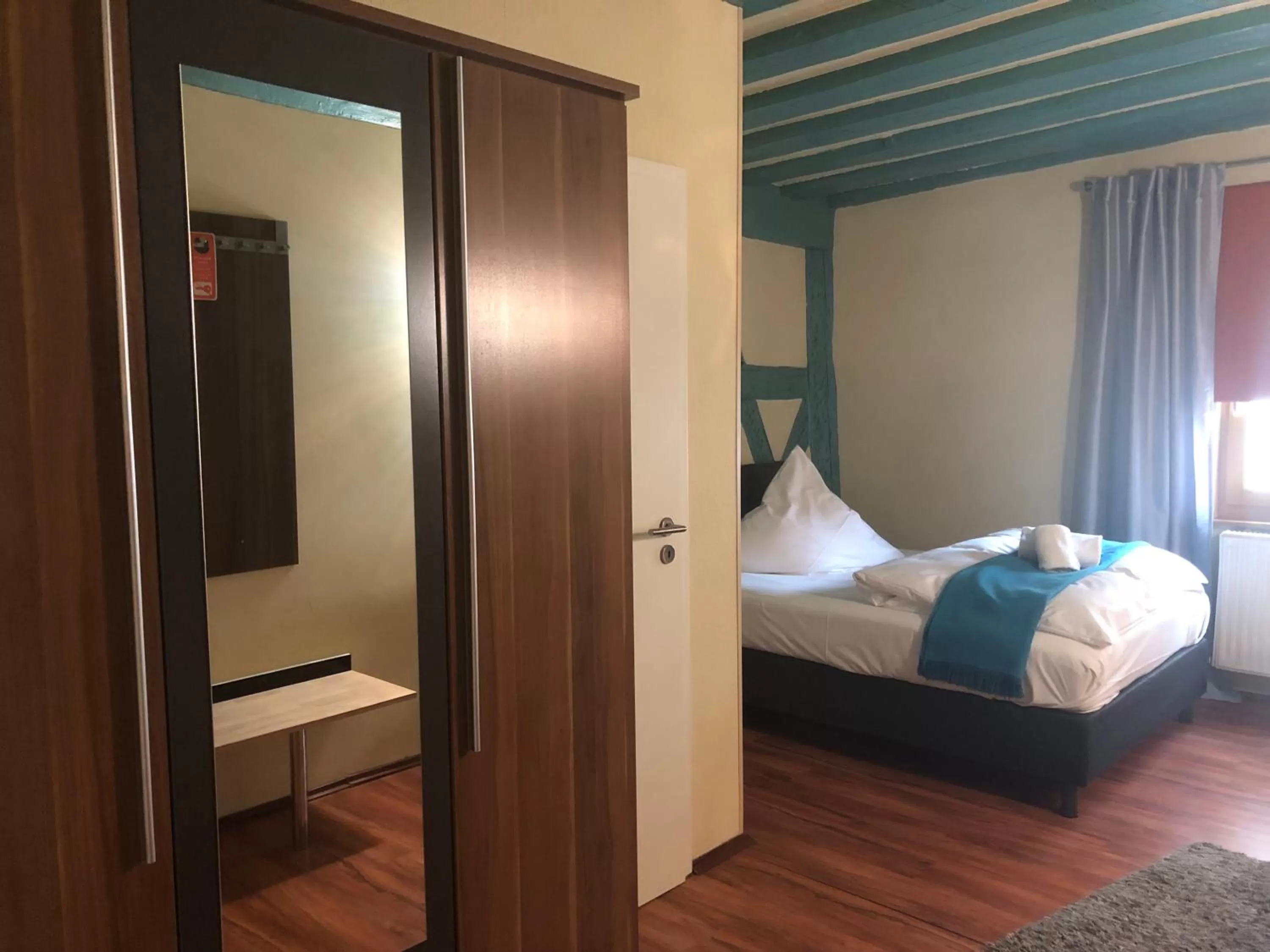 Bed in Hotel Zum Kastanienbaum