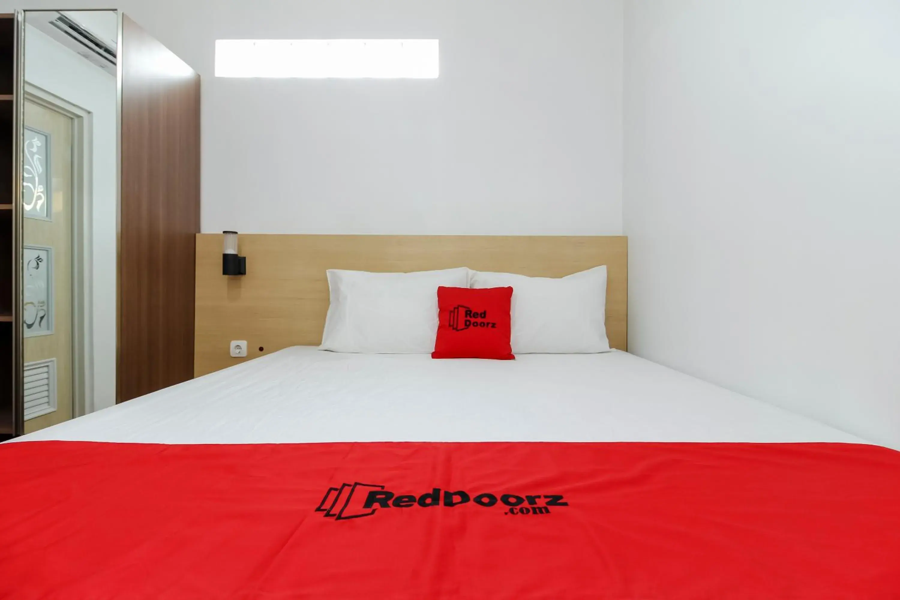 Bedroom, Bed in RedDoorz Plus near Jogja Kembali Monument