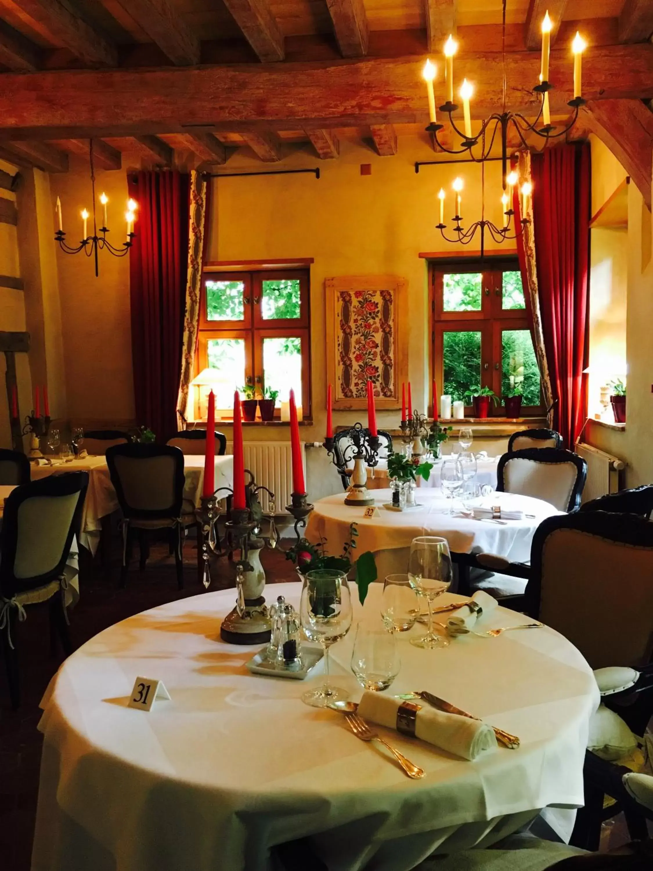 Restaurant/Places to Eat in Le Champ des Oiseaux & Spa