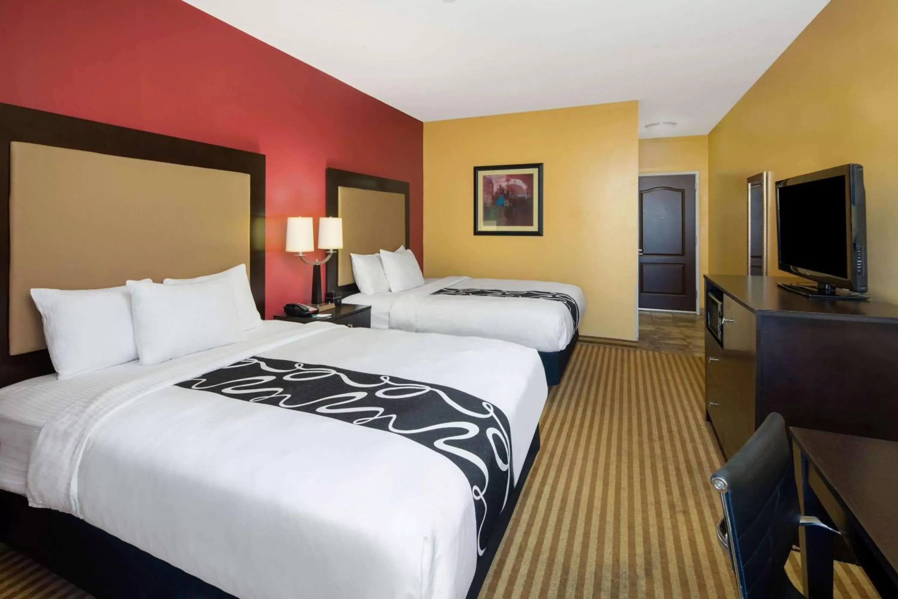 Photo of the whole room, Bed in La Quinta by Wyndham Atlanta Union City