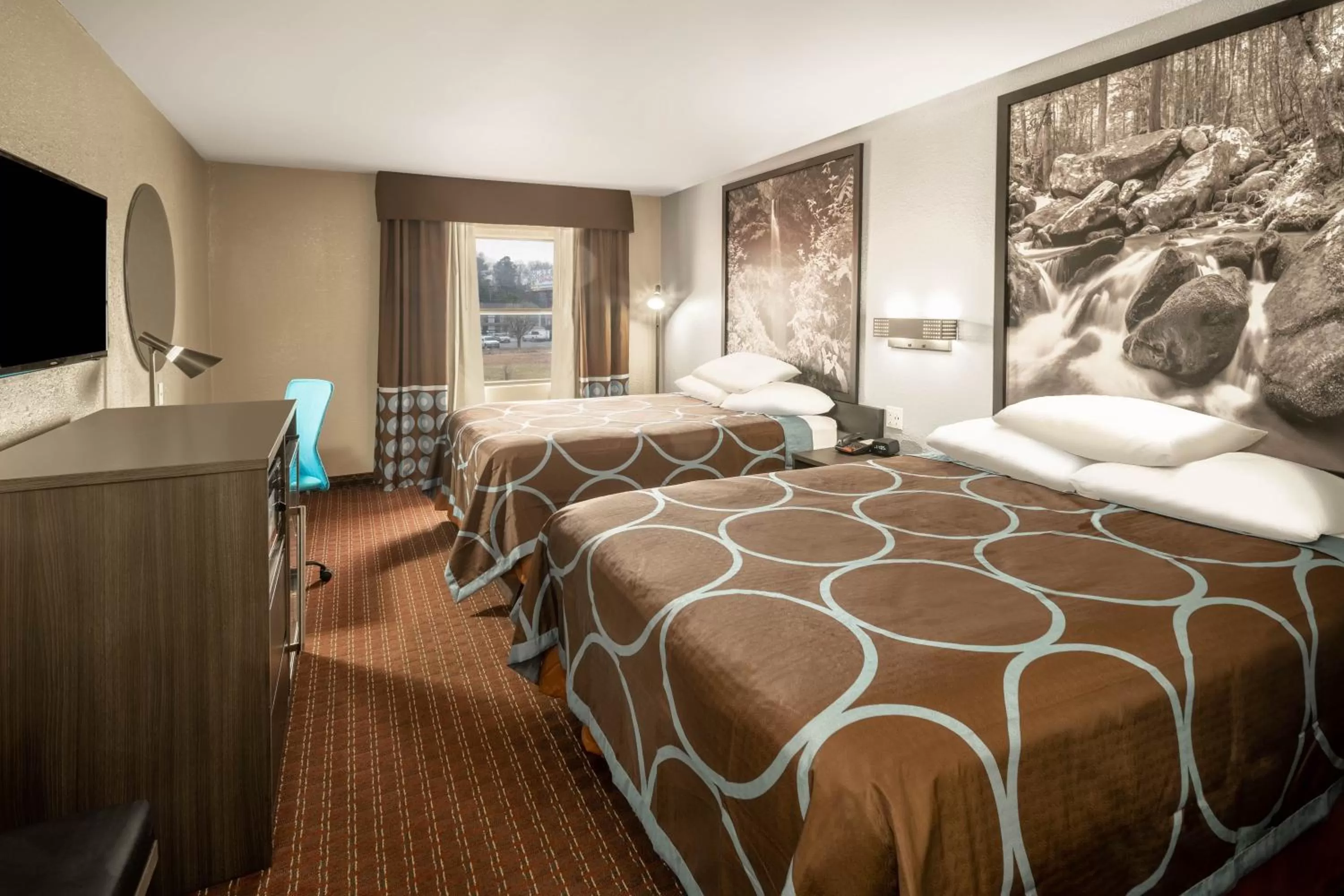 Photo of the whole room, Bed in Super 8 by Wyndham Cleveland