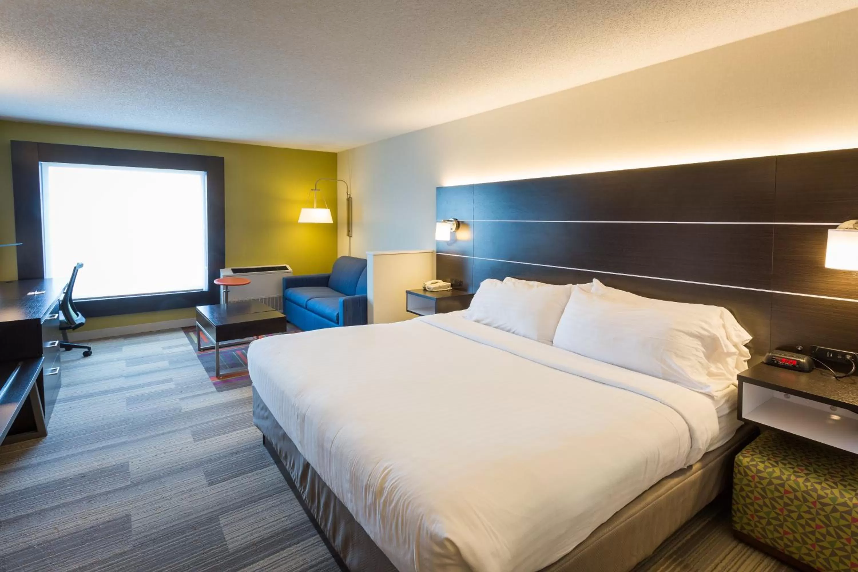 Photo of the whole room, Bed in Holiday Inn Express Hotel & Suites Reading by IHG