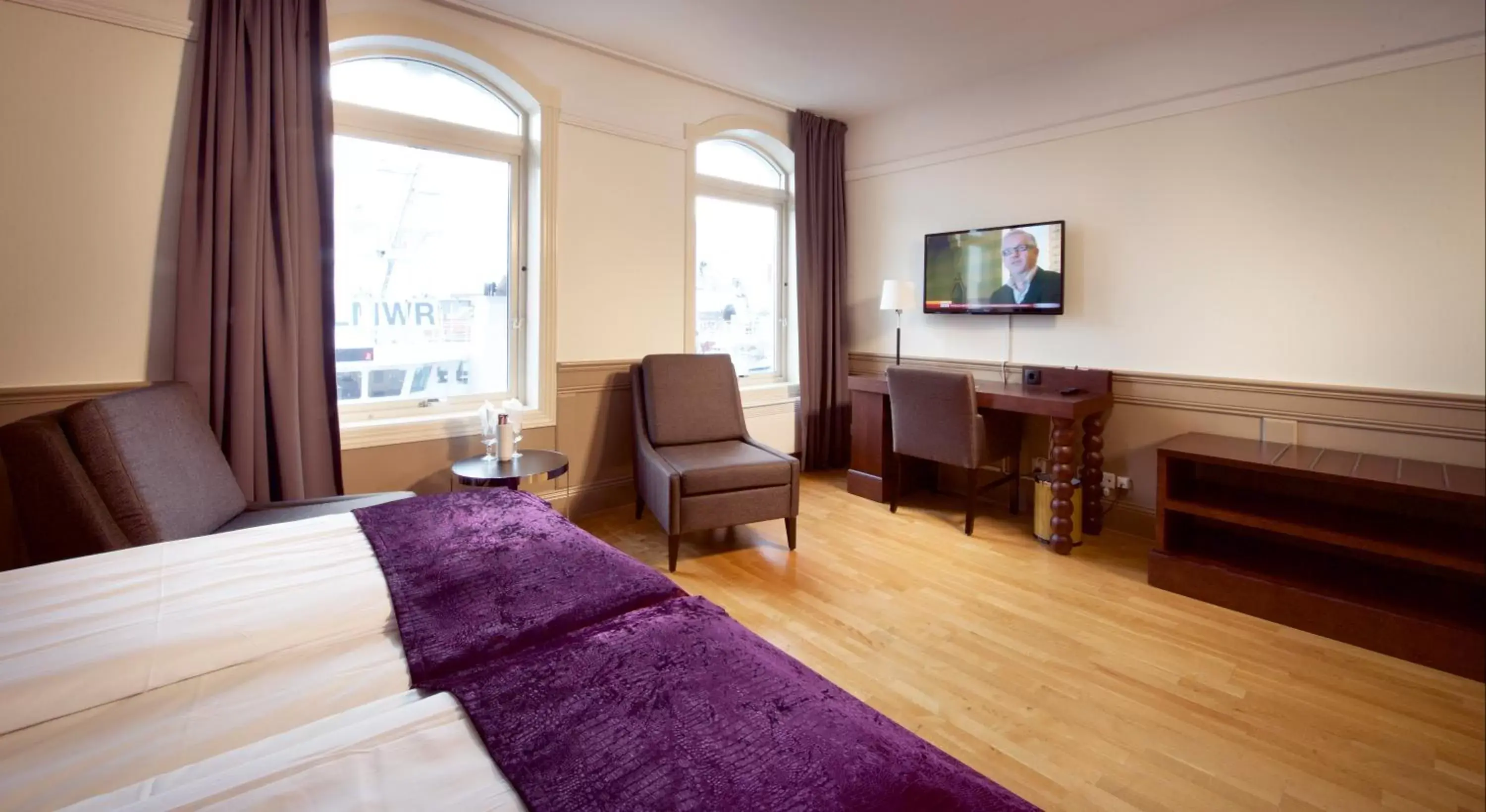 Bed, Seating Area in Clarion Collection Hotel Amanda